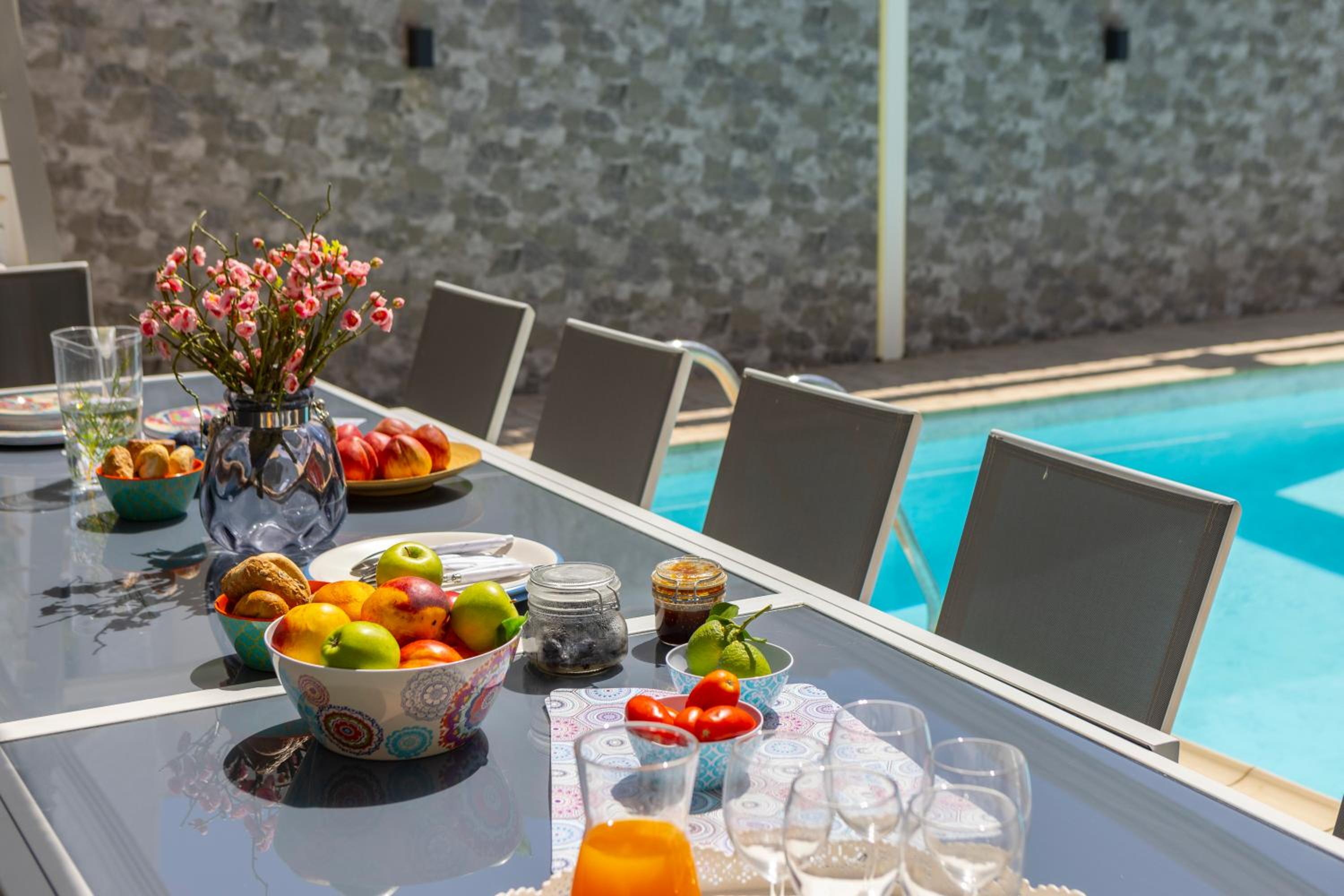 Accomoteleia Crystal Lagoon Villa
