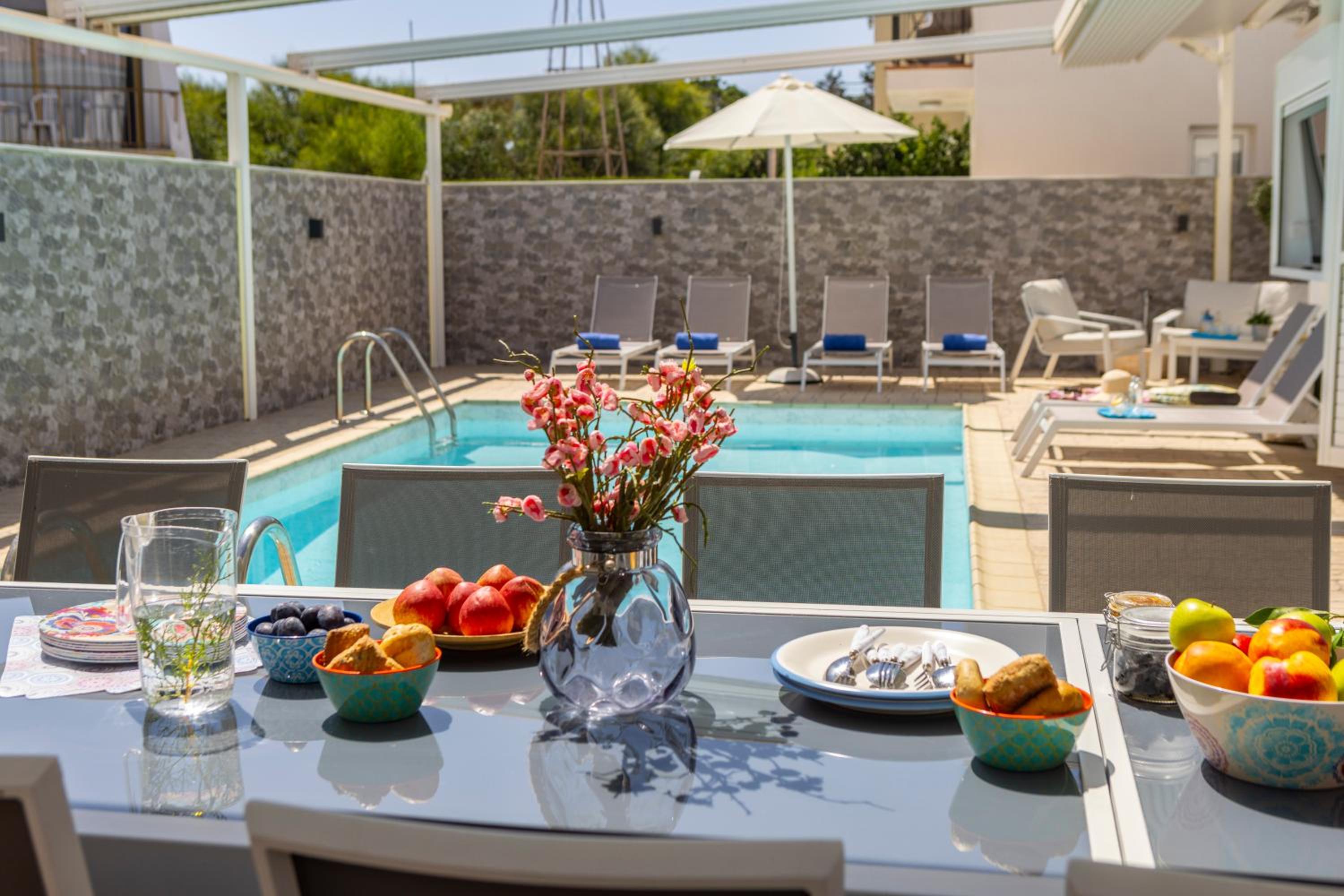 Accomoteleia Crystal Lagoon Villa