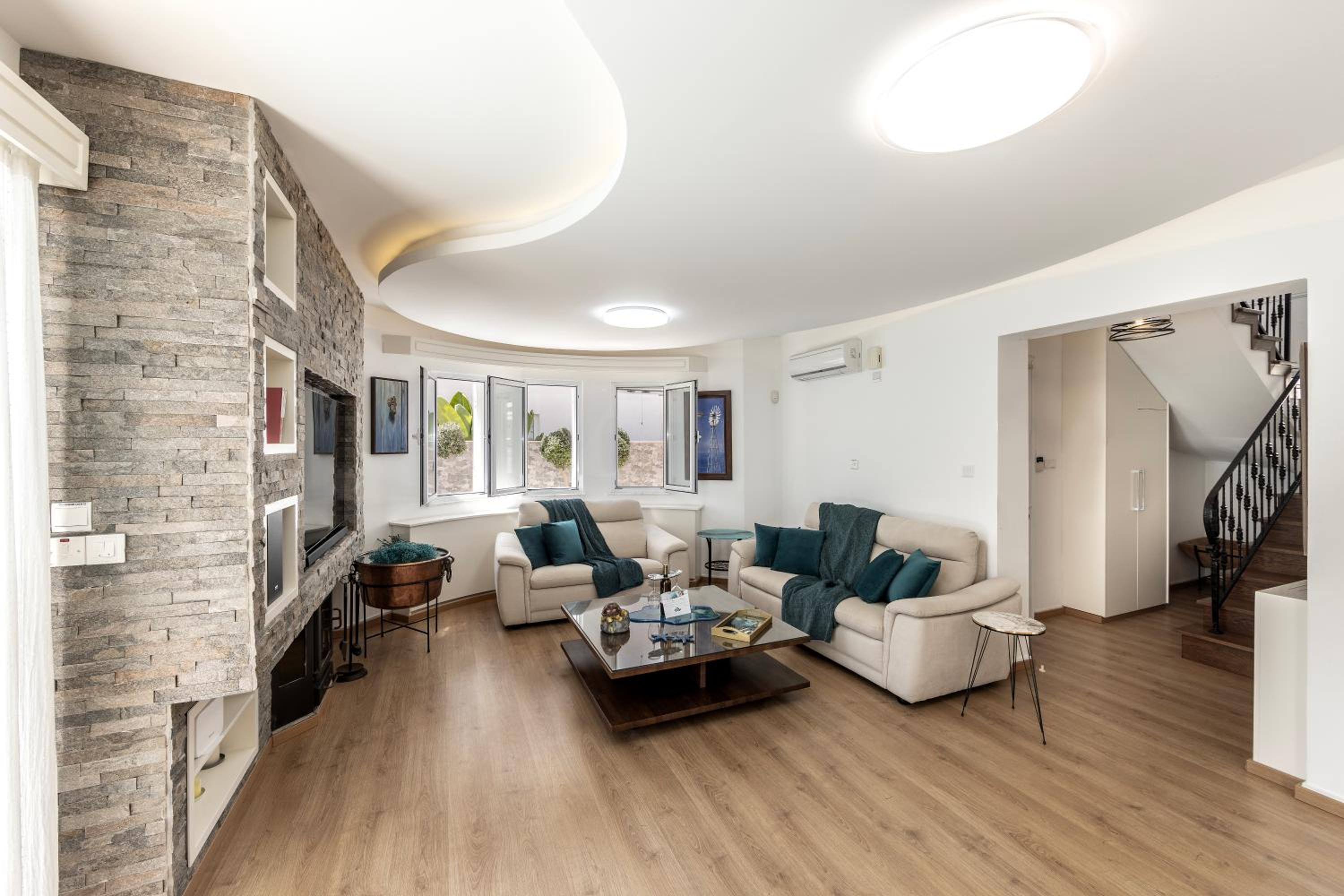 Accomoteleia Crystal Lagoon Villa