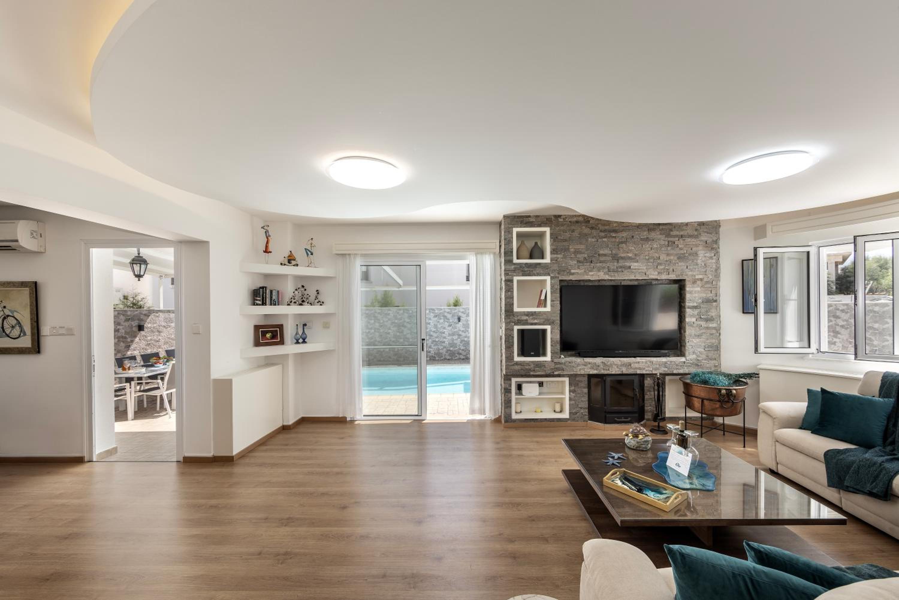 Accomoteleia Crystal Lagoon Villa