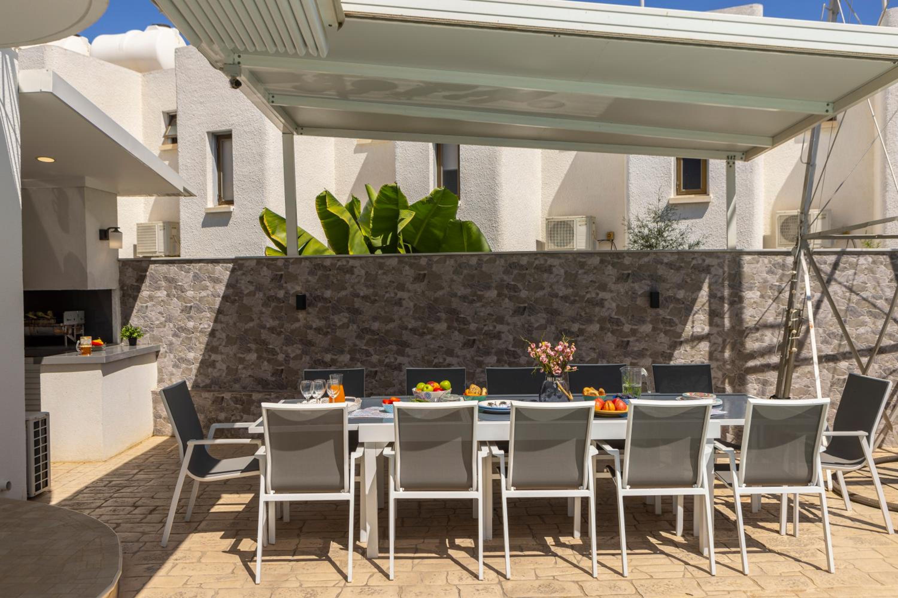 Accomoteleia Crystal Lagoon Villa