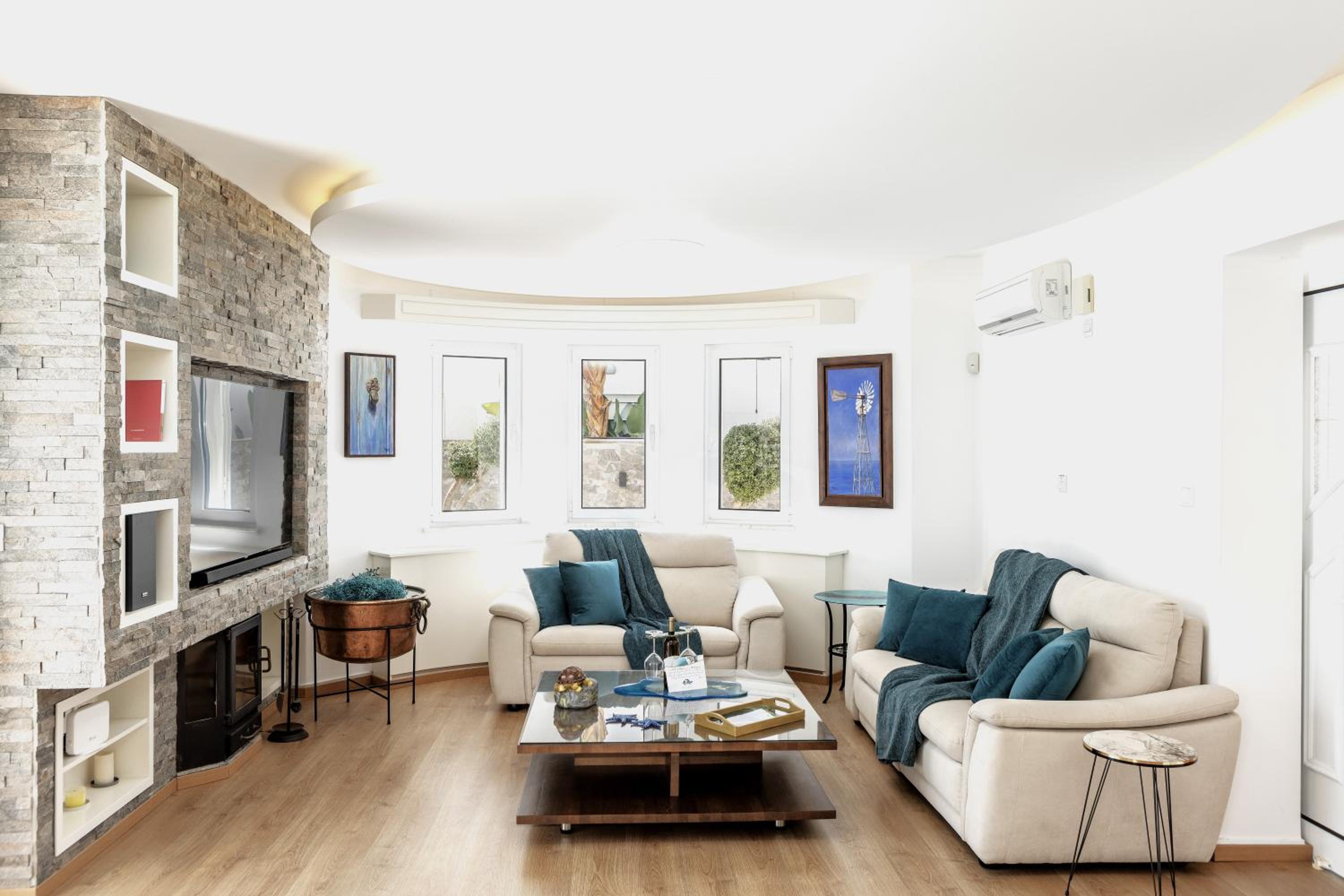 Accomoteleia Crystal Lagoon Villa
