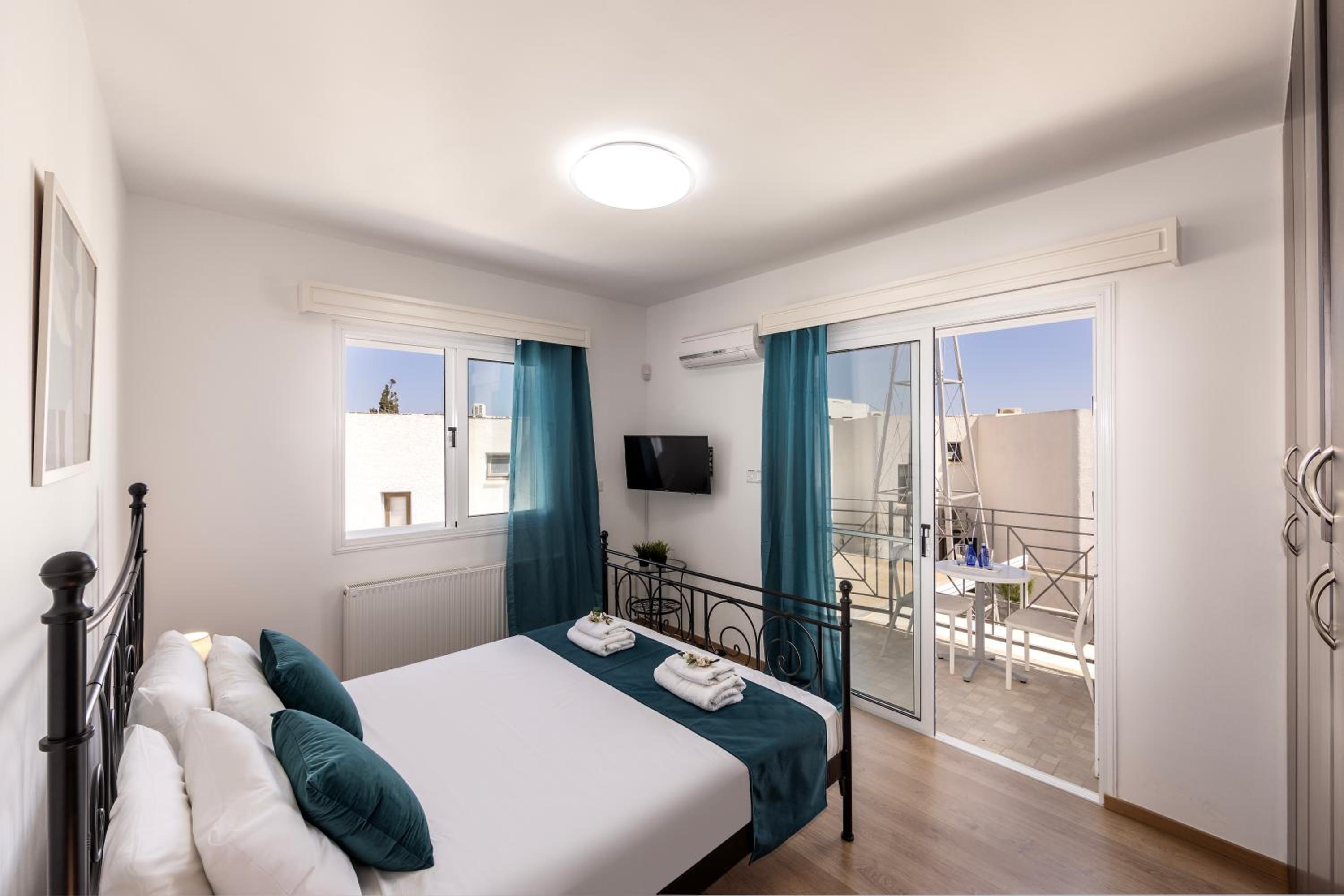 Accomoteleia Crystal Lagoon Villa