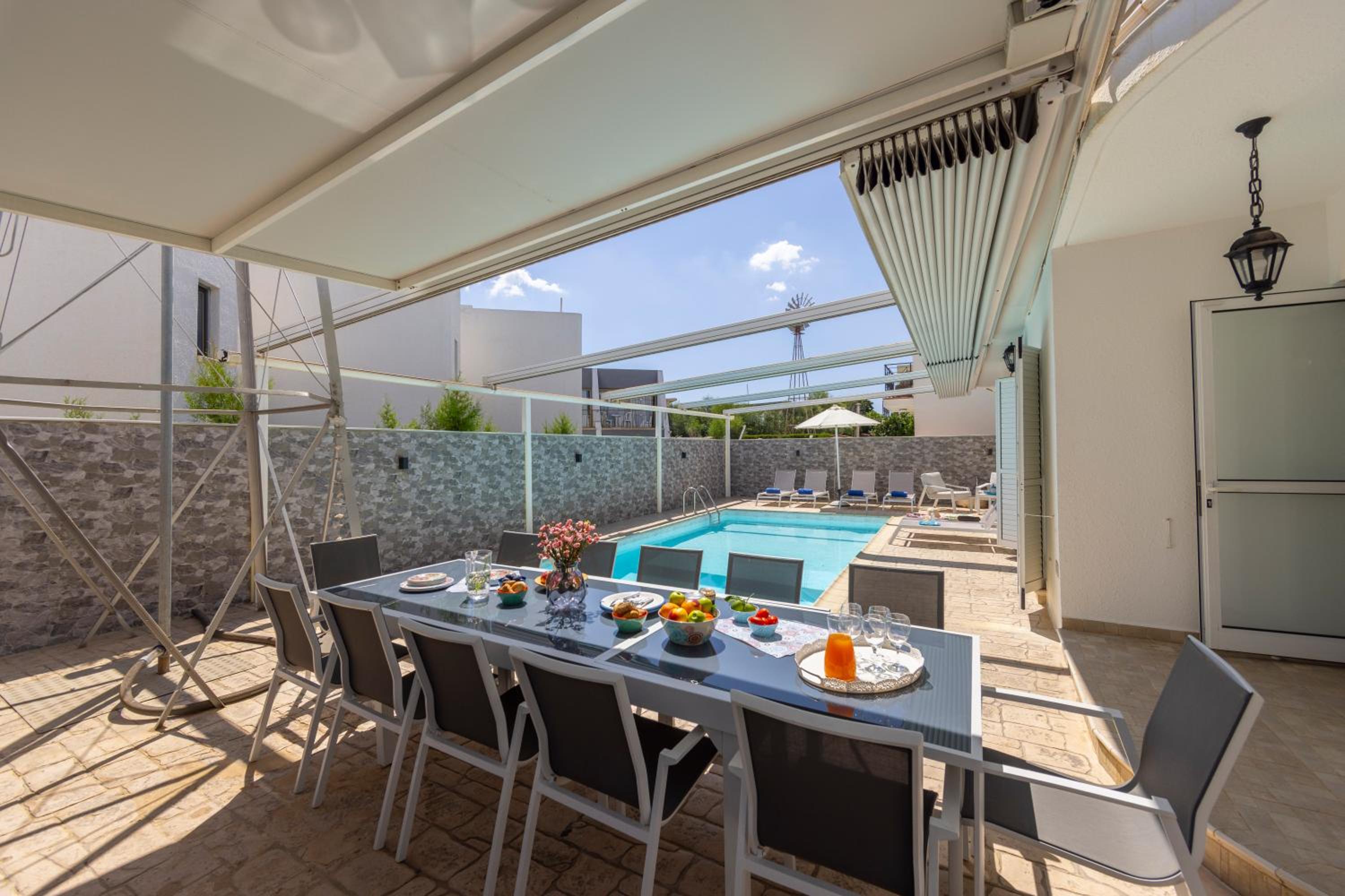 Accomoteleia Crystal Lagoon Villa