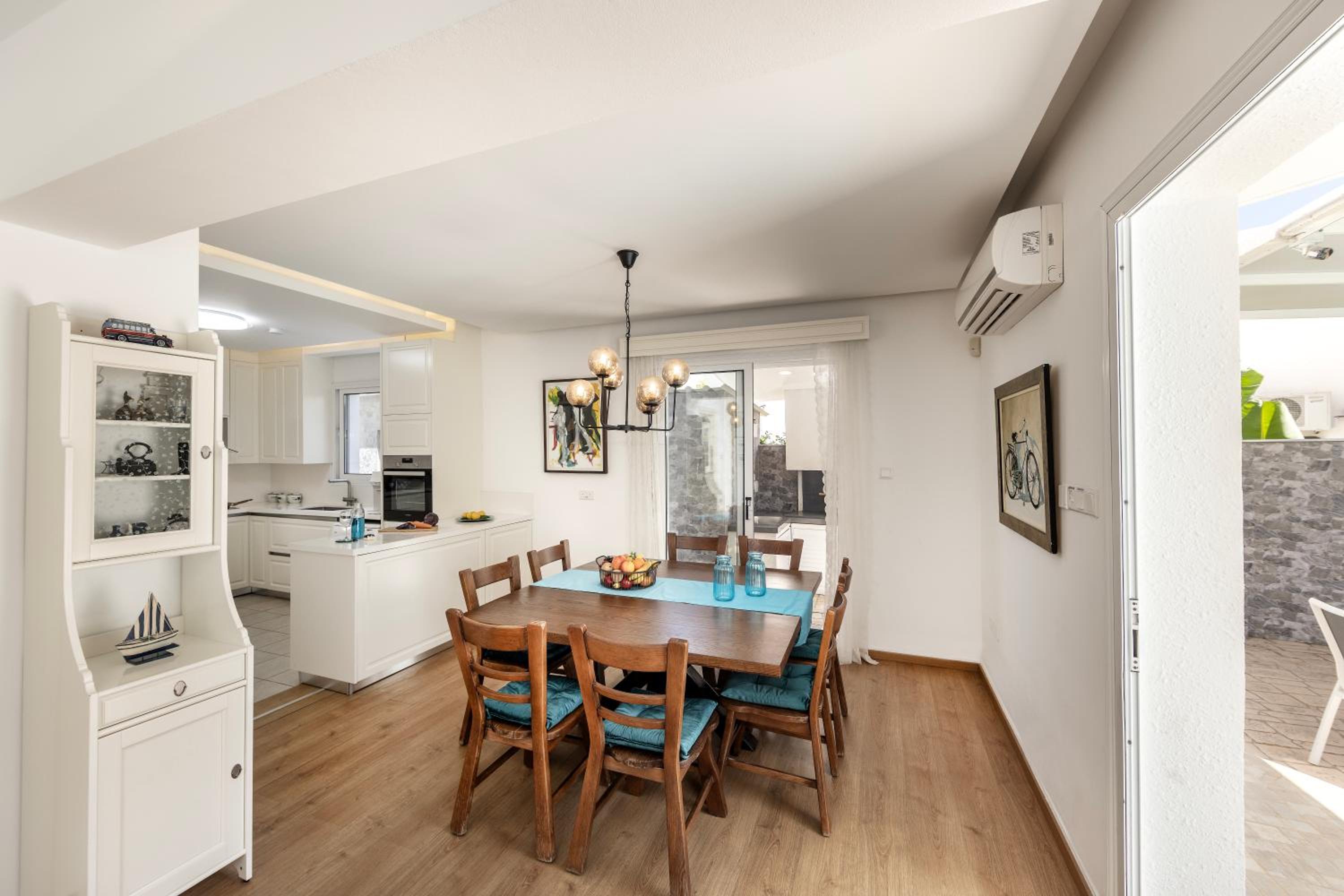 Accomoteleia Crystal Lagoon Villa
