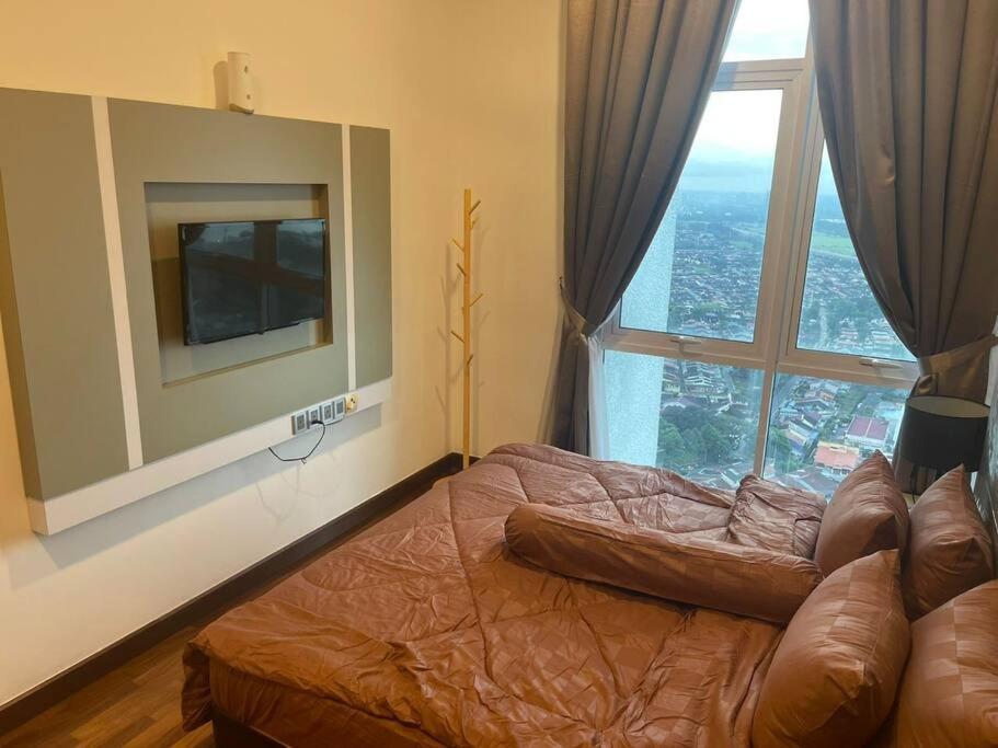 Paragon Suites CIQ 1BR Bathtub Balcony