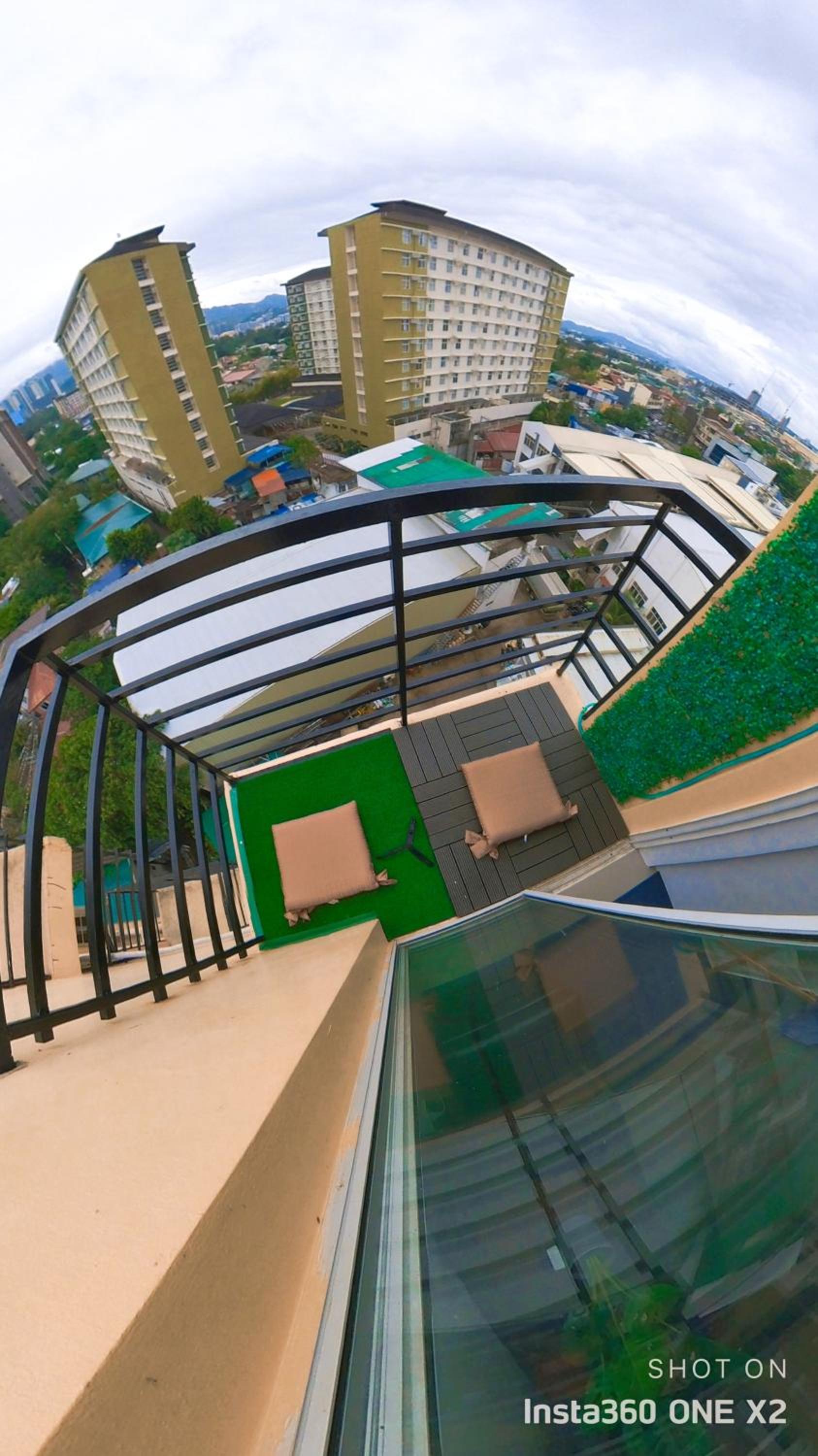 Cityscape Tower Condominium - Free WIFI, Netflix, Alexa, Near SM, Ayala, Cebu Doctors University and IT Park view 3