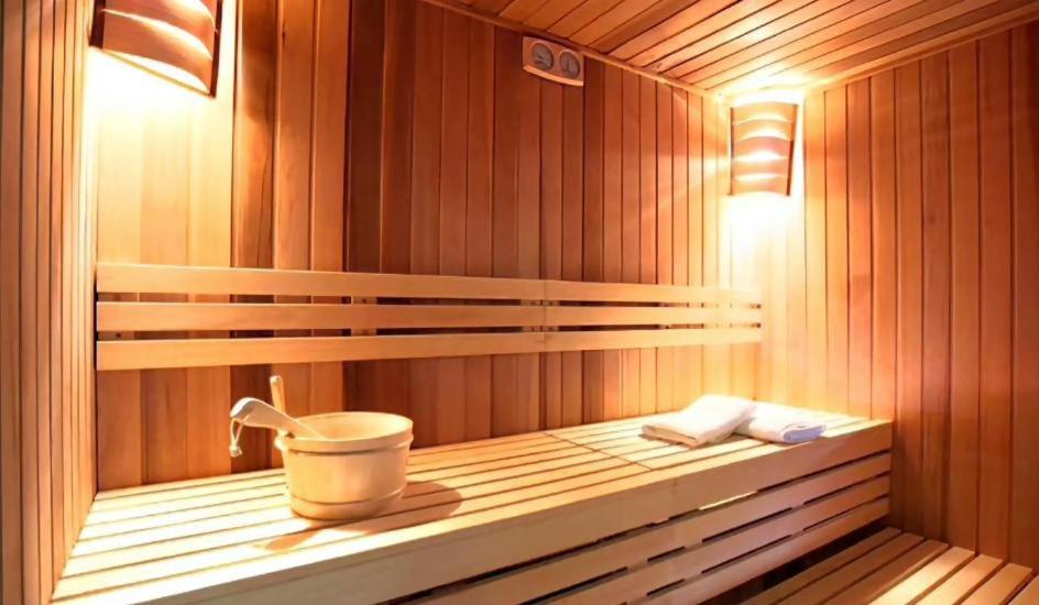 Paragon Suites CIQ 1BR Bathtub Balcony
