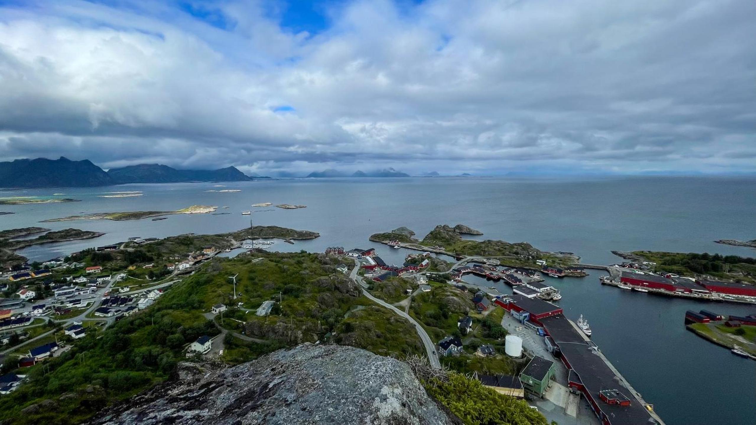 Reinvikbua - Seaside Cabin in Finnvika, Stamsund view 2