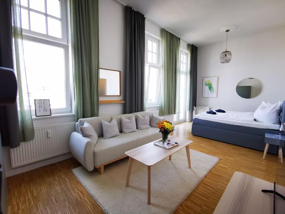 SC 07 by ROCKCHAIR Apartments l SUPERHOST Status l 2,5 Bedrooms Boxspringbeds Balcony Elevator welcomes you!