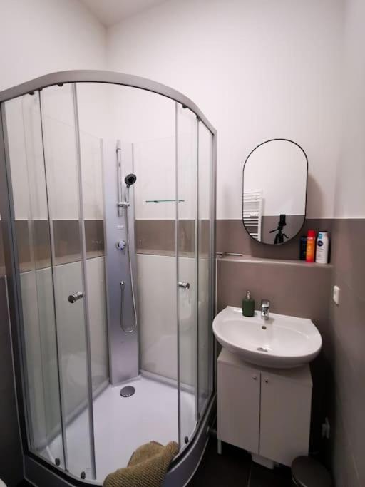 SC 07 by ROCKCHAIR Apartments l SUPERHOST Status l 2,5 Bedrooms Boxspringbeds Balcony Elevator welcomes you!