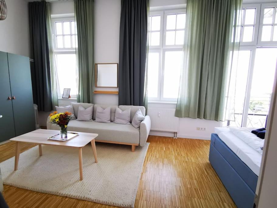 SC 07 by ROCKCHAIR Apartments l SUPERHOST Status l 2,5 Bedrooms Boxspringbeds Balcony Elevator welcomes you!
