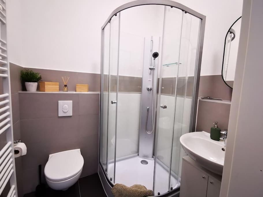 SC 07 by ROCKCHAIR Apartments l SUPERHOST Status l 2,5 Bedrooms Boxspringbeds Balcony Elevator welcomes you!