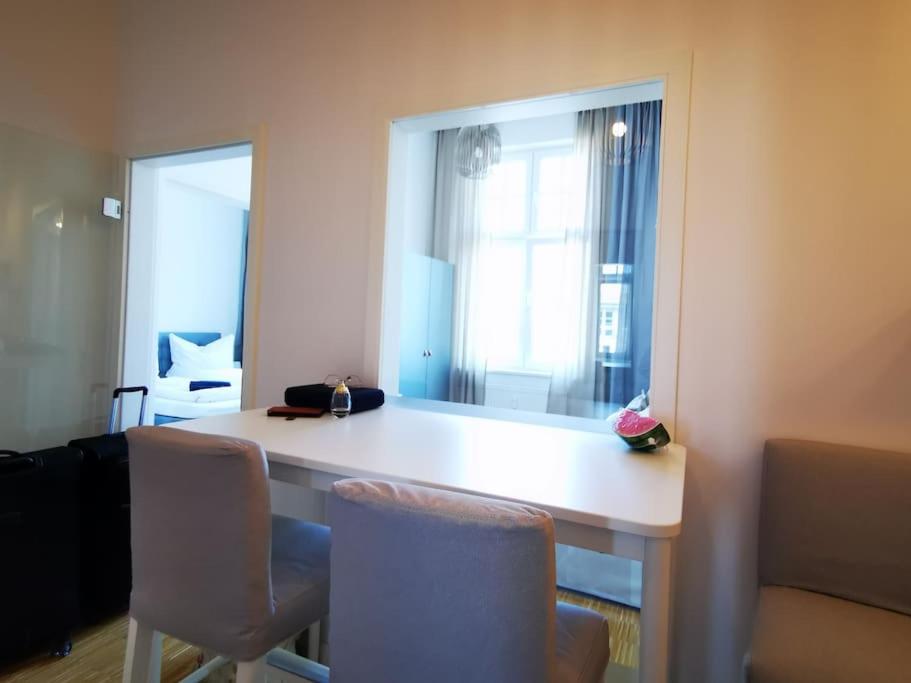 SC 07 by ROCKCHAIR Apartments l SUPERHOST Status l 2,5 Bedrooms Boxspringbeds Balcony Elevator welcomes you!