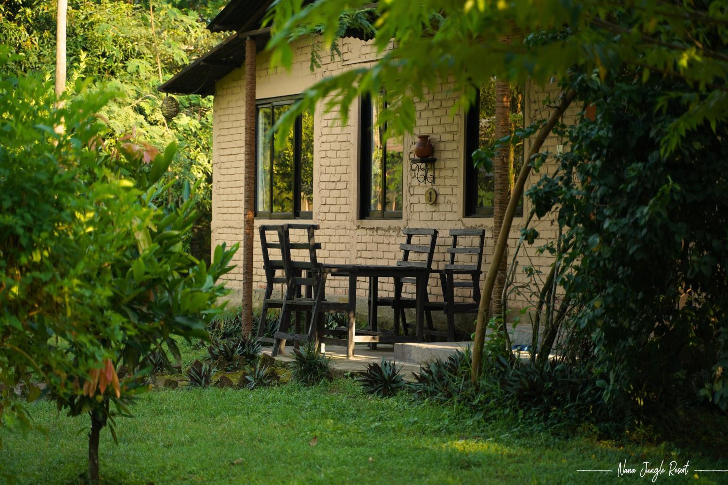 Nana Jungle Resort Near Chitwan National Park