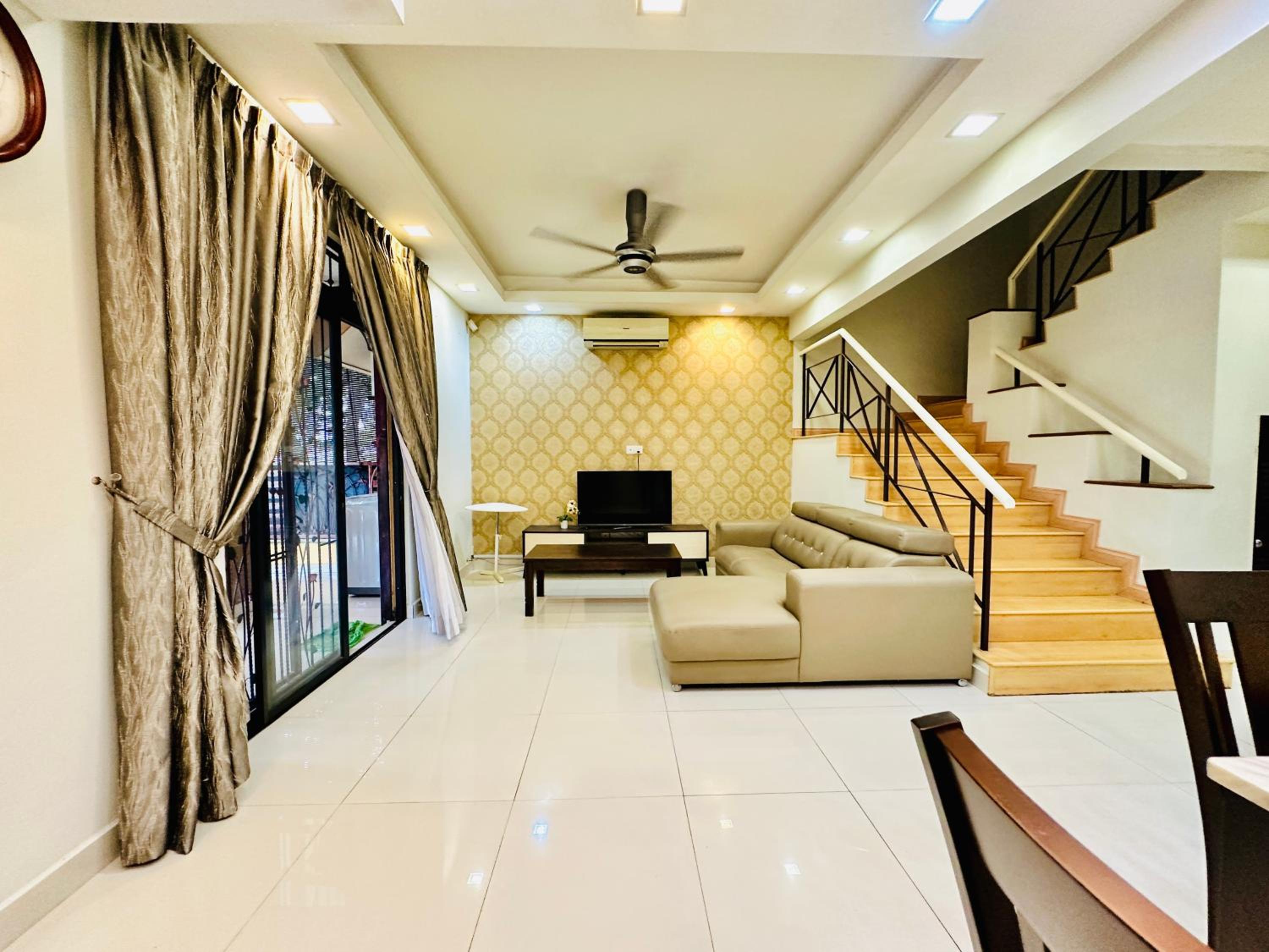 FamilyHaven at Presint 18 by Elitestay [5Rooms] photo 2