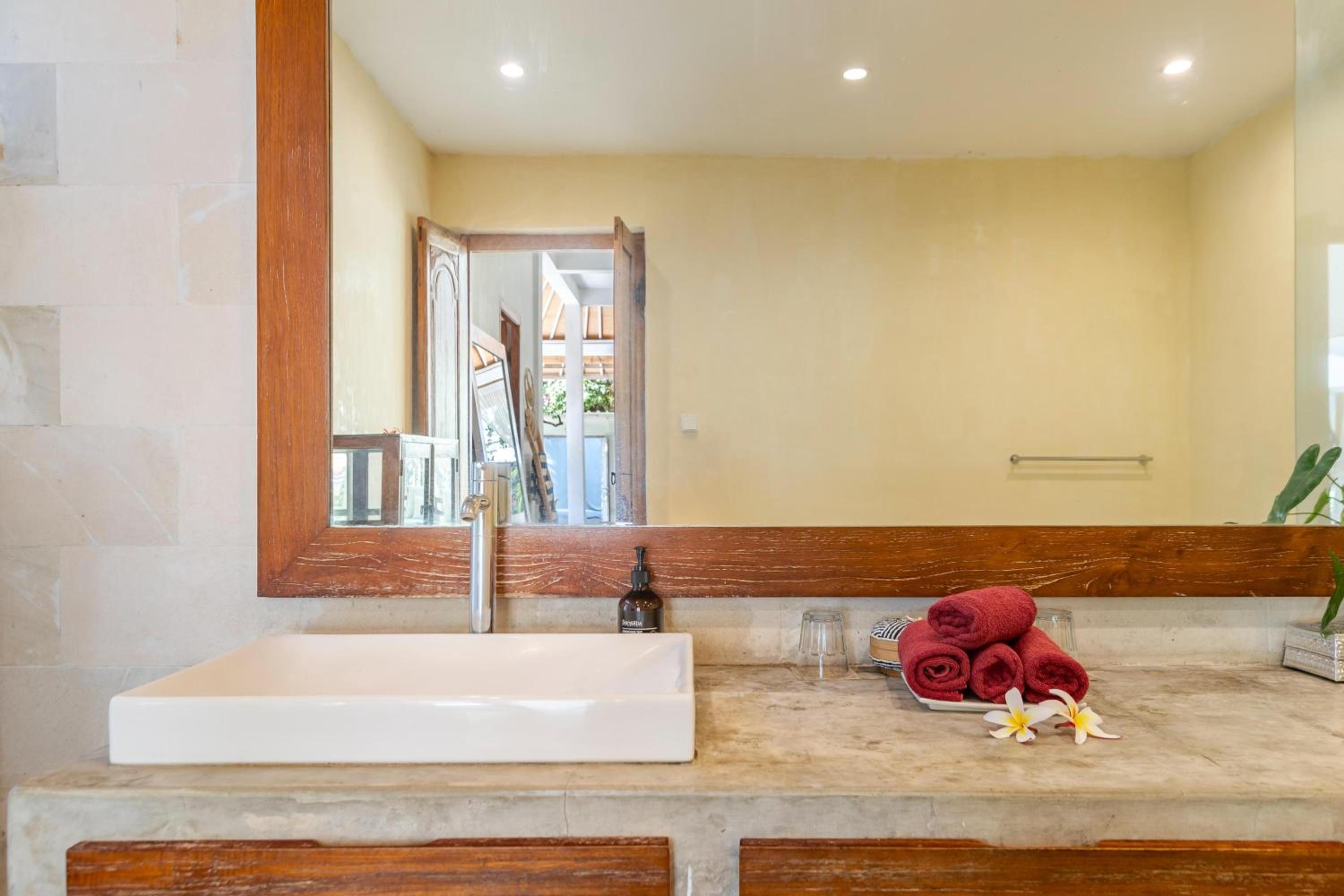 Villa Telma - Charming 2BR Villa in Central Seminyak, Walking Distance to Eat Street photo 5