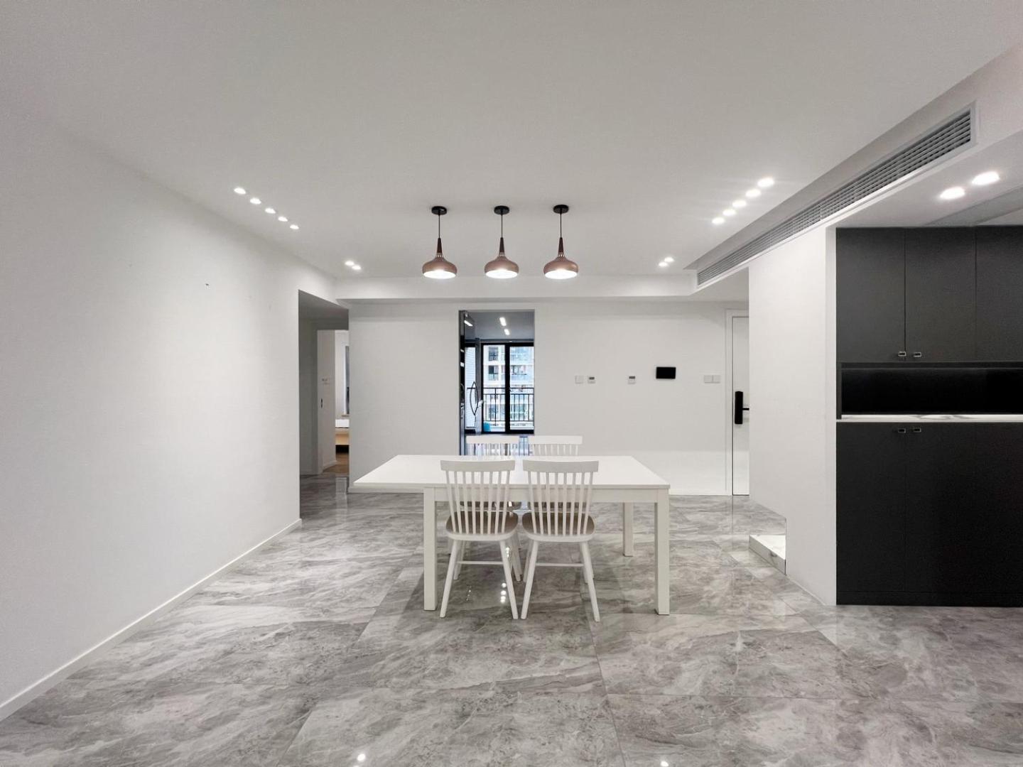 Eastern Hub - Jing'an Temple Branch Art Spacious 3-Bedroom, Sunny House with 2 Balconies