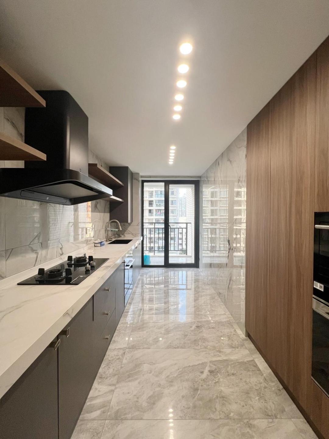 Eastern Hub - Jing'an Temple Branch Art Spacious 3-Bedroom, Sunny House with 2 Balconies
