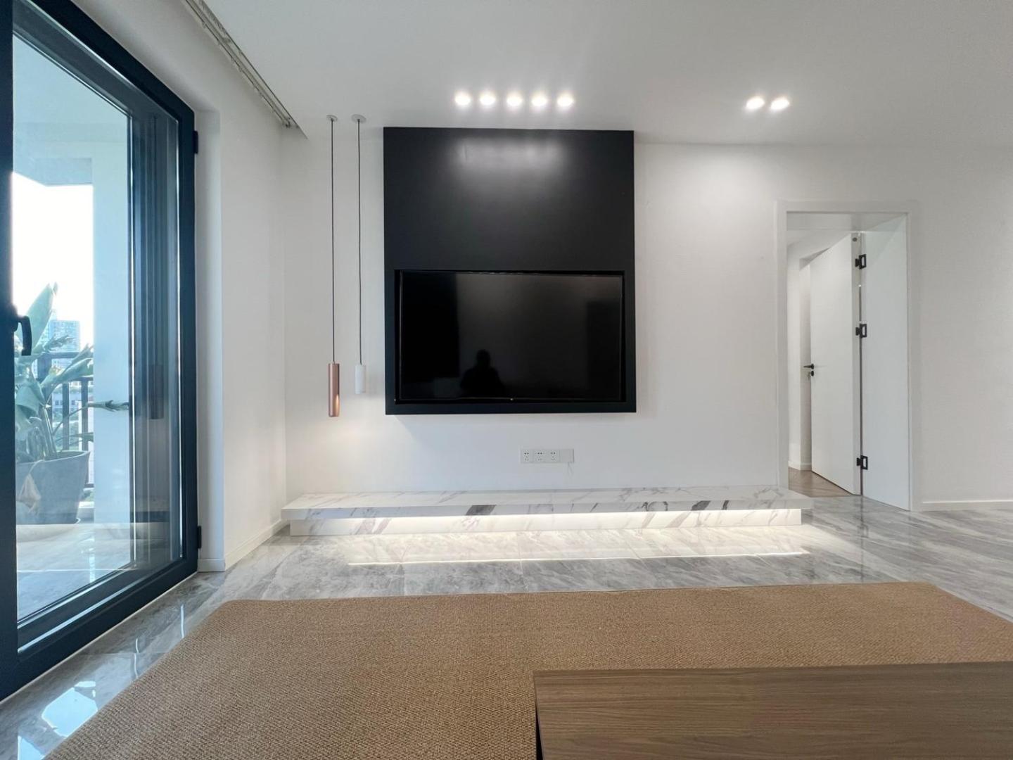 Eastern Hub - Jing'an Temple Branch Art Spacious 3-Bedroom, Sunny House with 2 Balconies