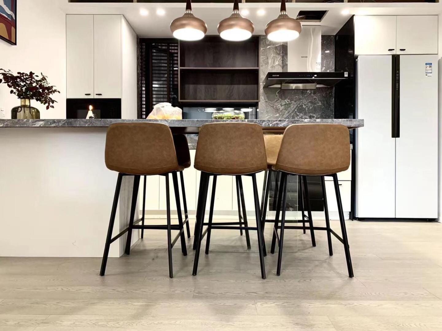 Eastern Hub - Jing'an Temple Branch Stylish 3-Bedroom in Bustling Area, Surrounded by Trendy Bistro and Bar Street, Only 100m from Subway