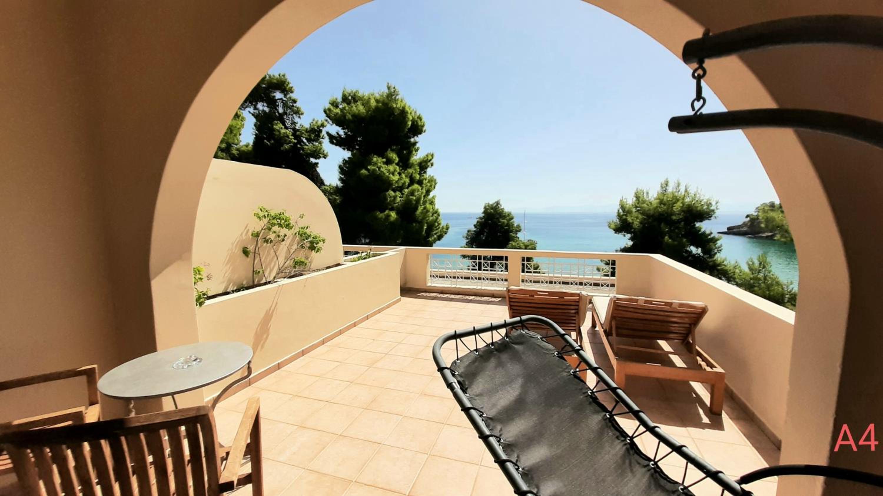 Alonissos Beach Bungalows And Suites Hotel