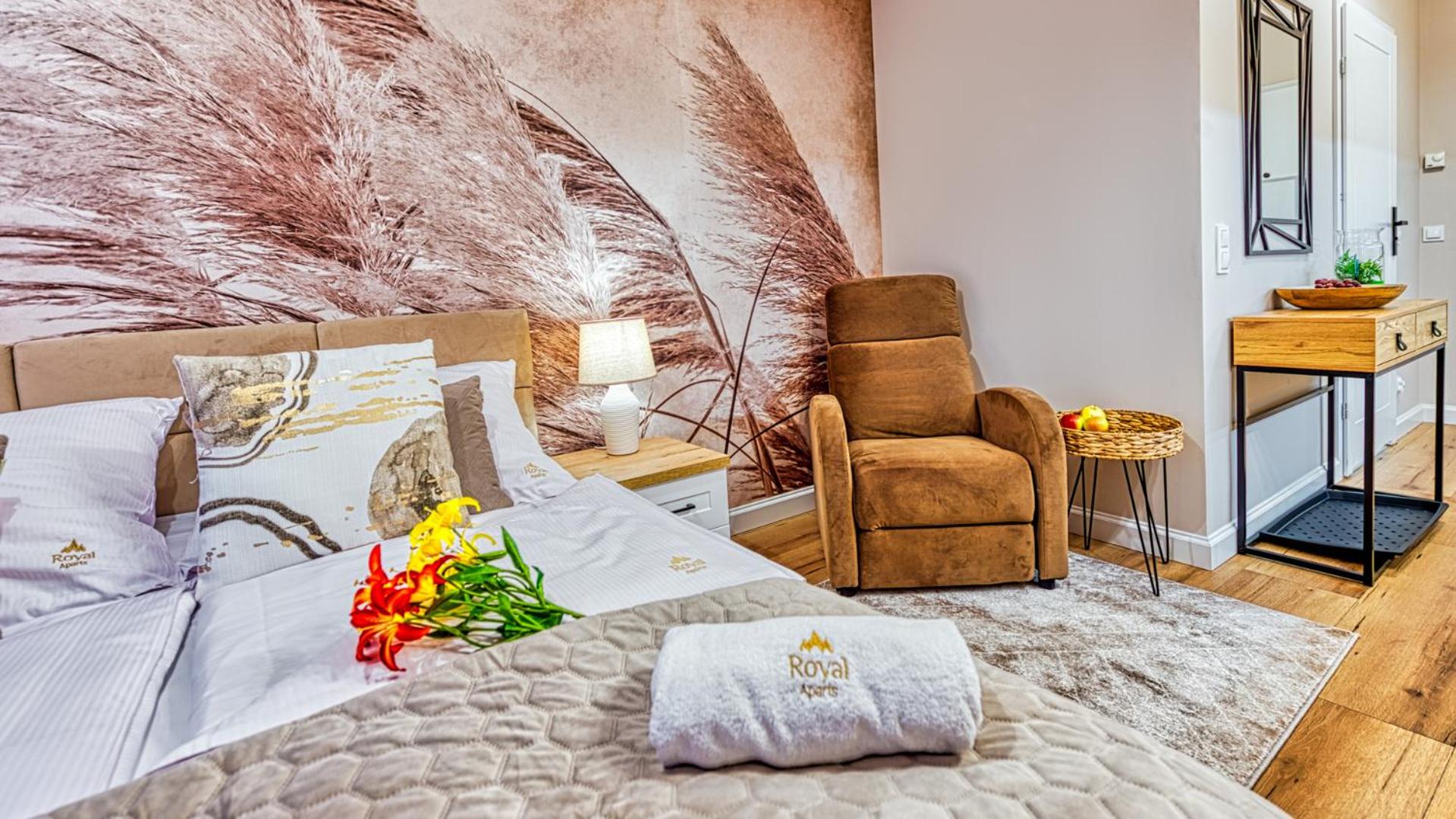OSTOJA RESIDENCE VIP z sauną, strefą relaksu i pokojem zabaw by Royal Aparts