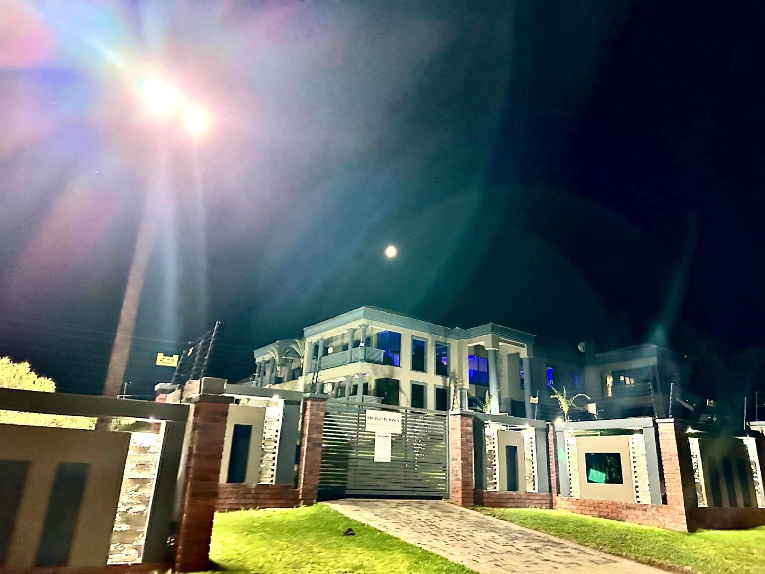 Hotel Tuscany Hill Manor - Image 1