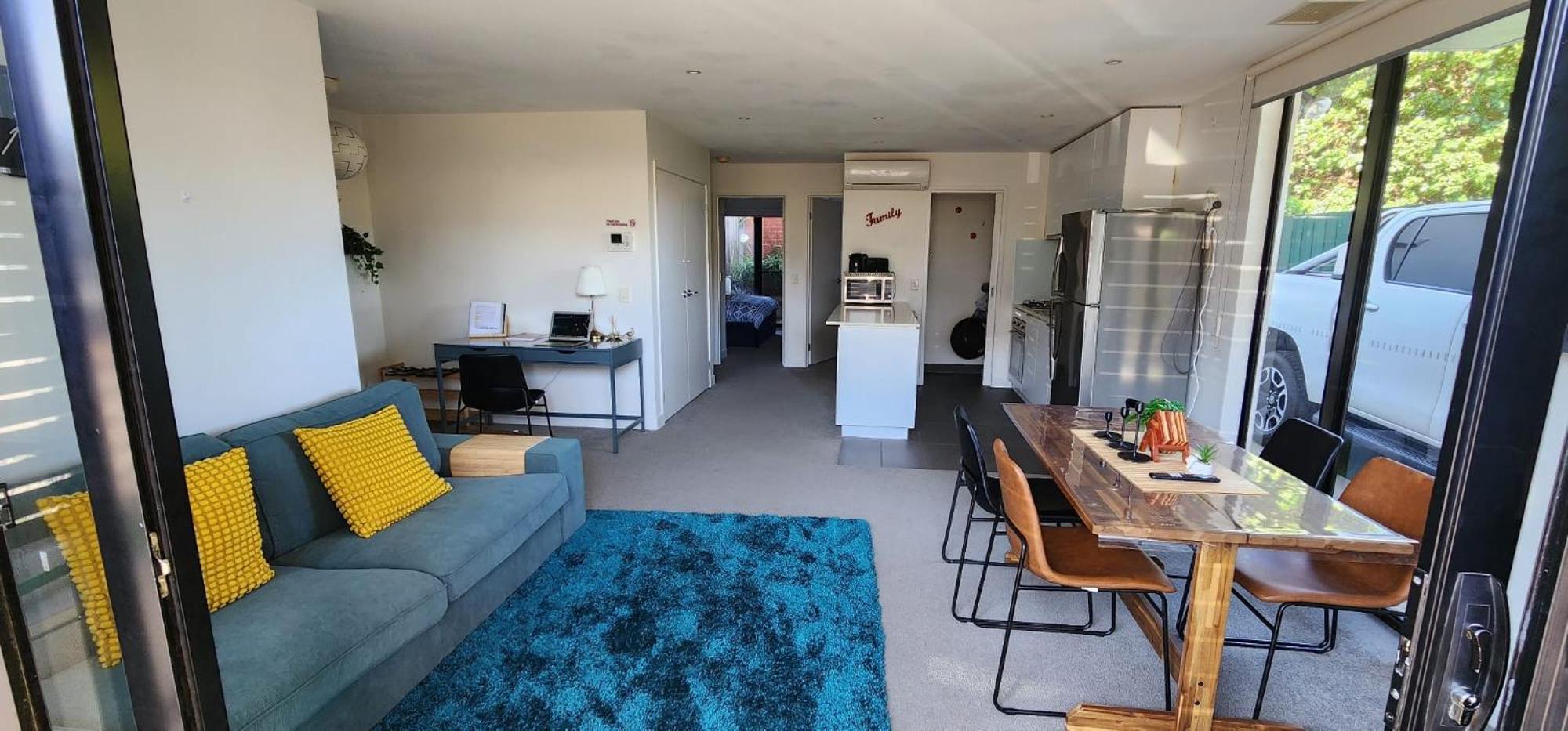 Comfy 2 bed appt in central werribee
