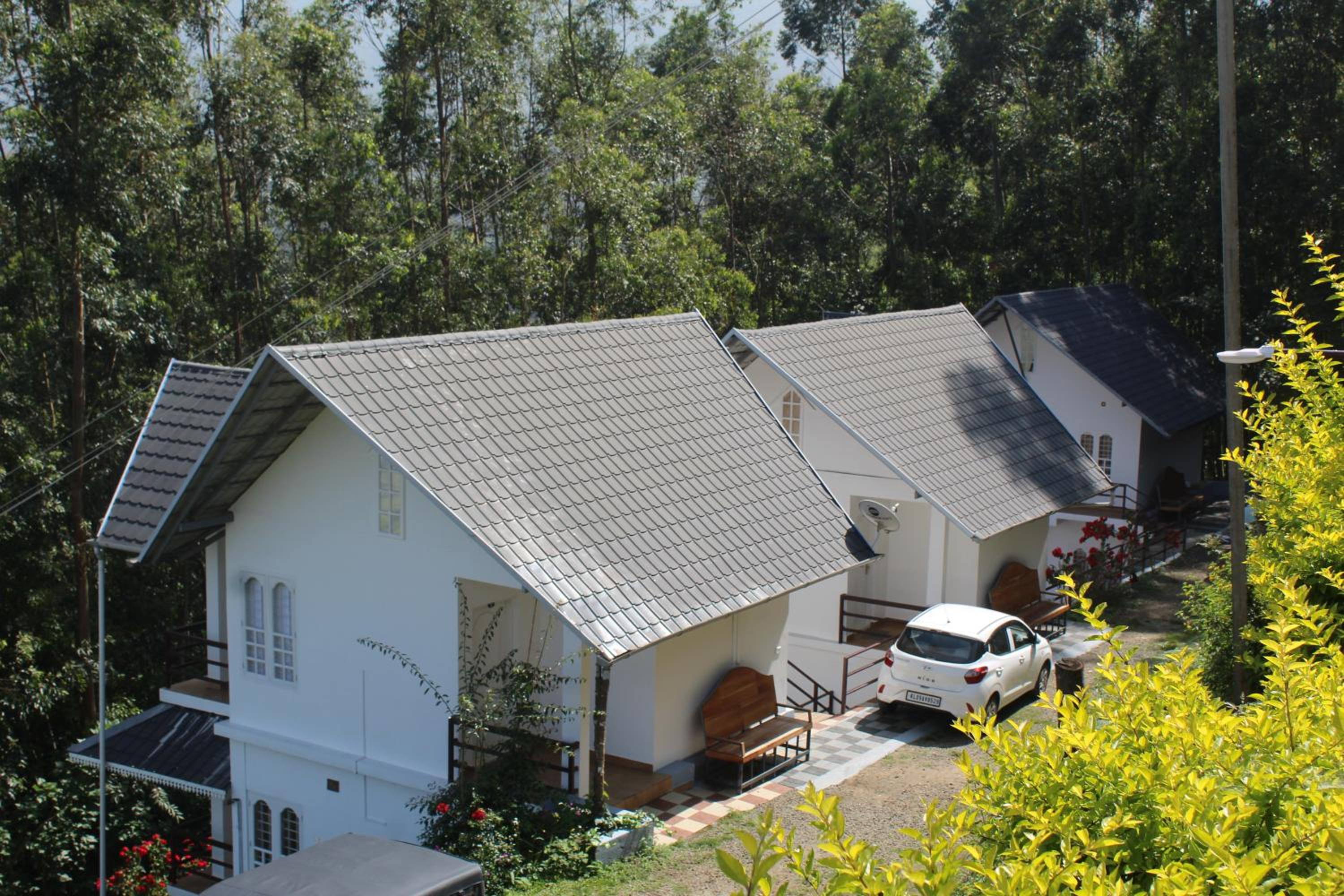 SINGLE FAMILY COTTAGE - main view