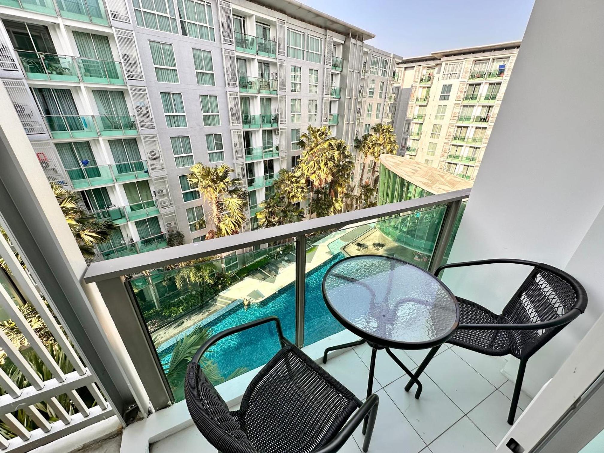 1 BEDROOM Apartment in City Center Residence view 5