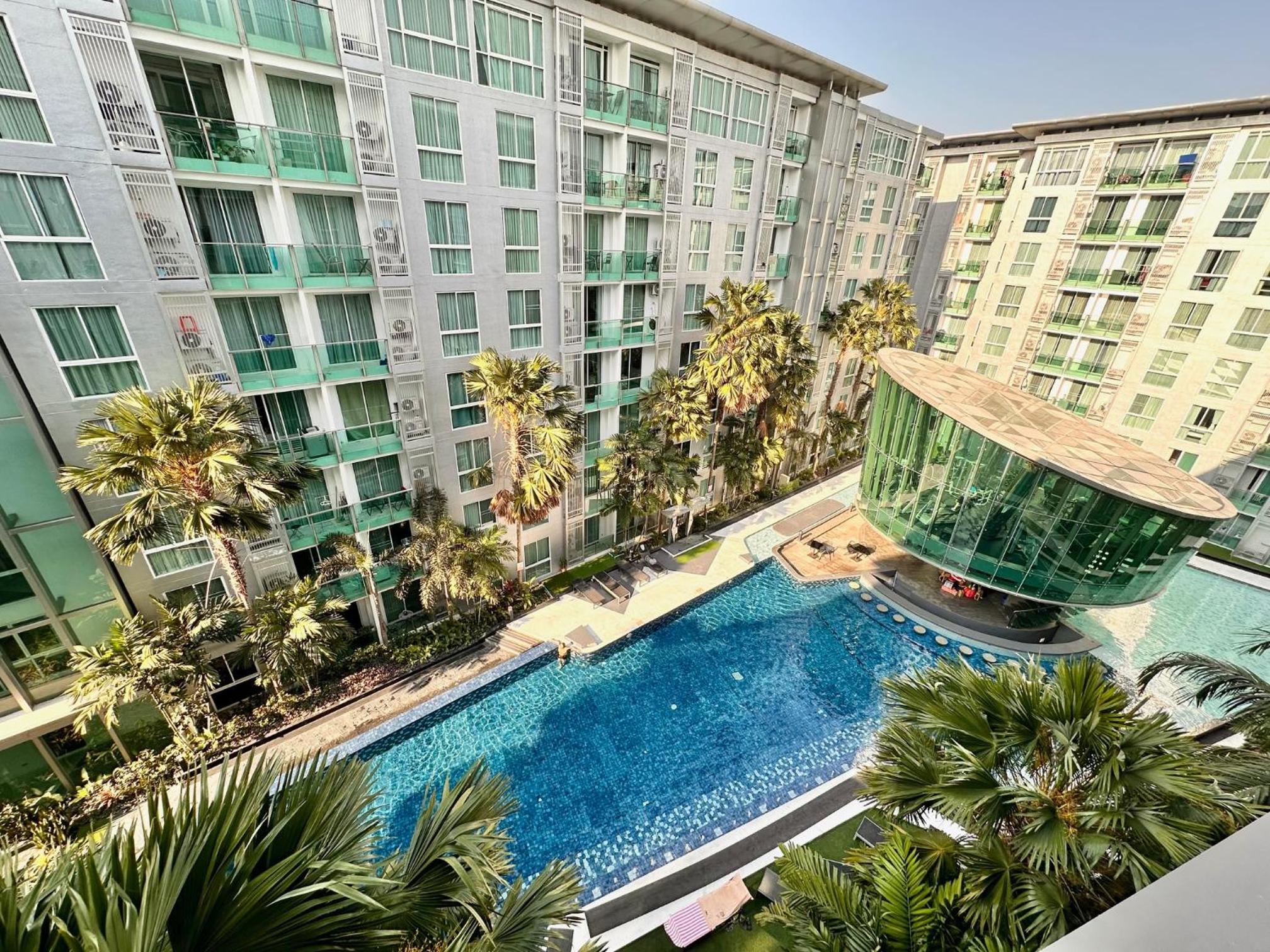 1 BEDROOM Apartment in City Center Residence view 2