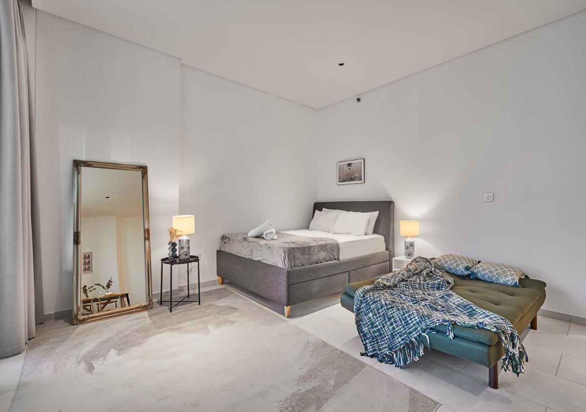 Luxury Studios with Burj Khalifa & Canal View in Downtown - Marquise Square Tower