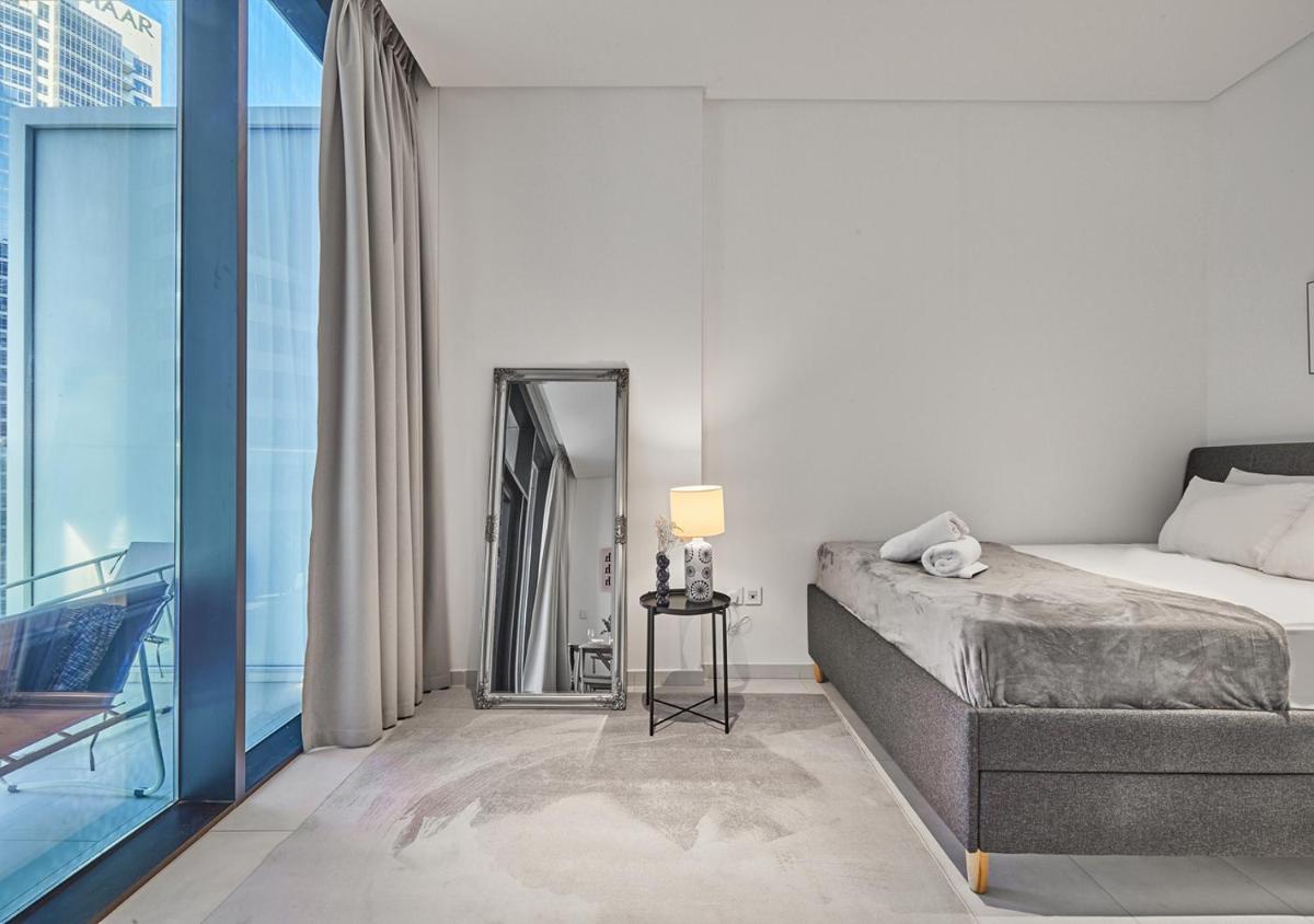Luxury Studios with Burj Khalifa & Canal View in Downtown - Marquise Square Tower