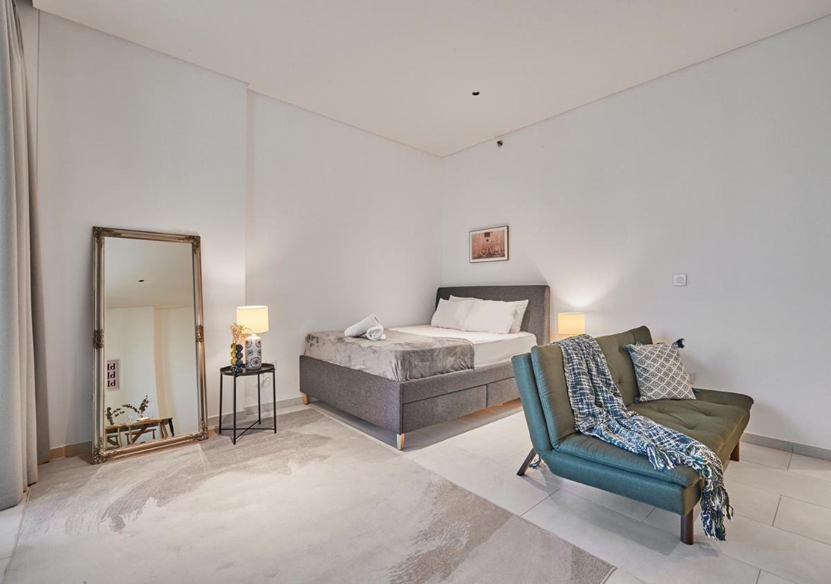 Luxury Studios with Burj Khalifa & Canal View in Downtown - Marquise Square Tower