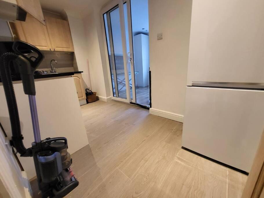New Croydon Near Waddon Station!