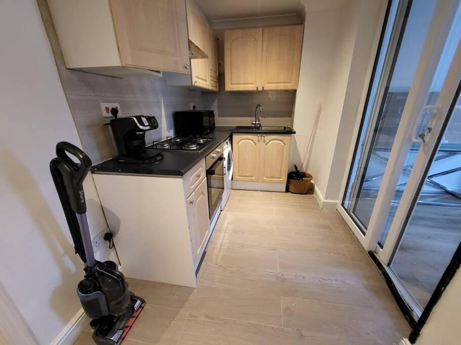 New Croydon Near Waddon Station!