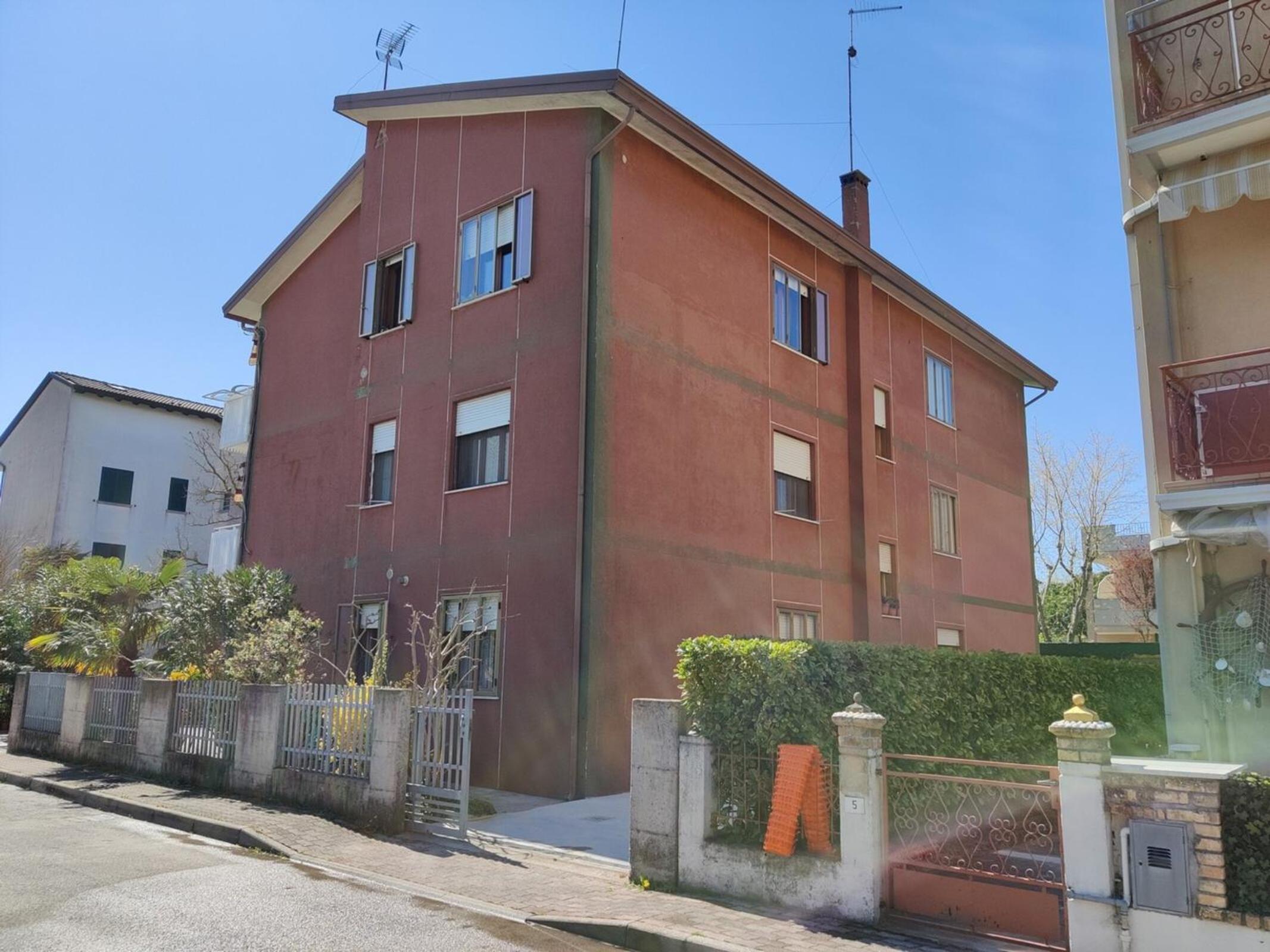 Spacious seaside flat in Caorle