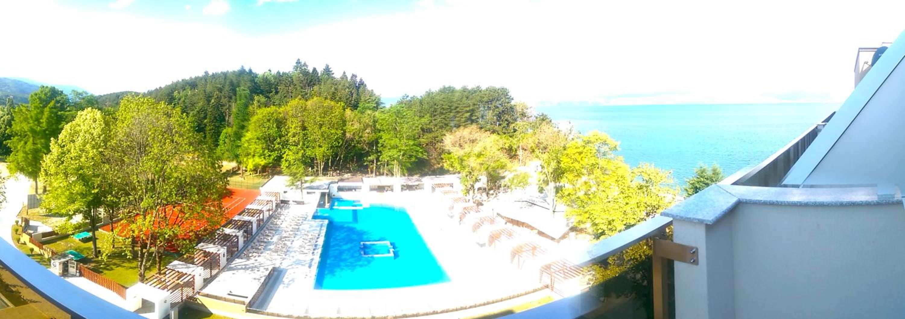 Park Ej's Lake and Pool View A89