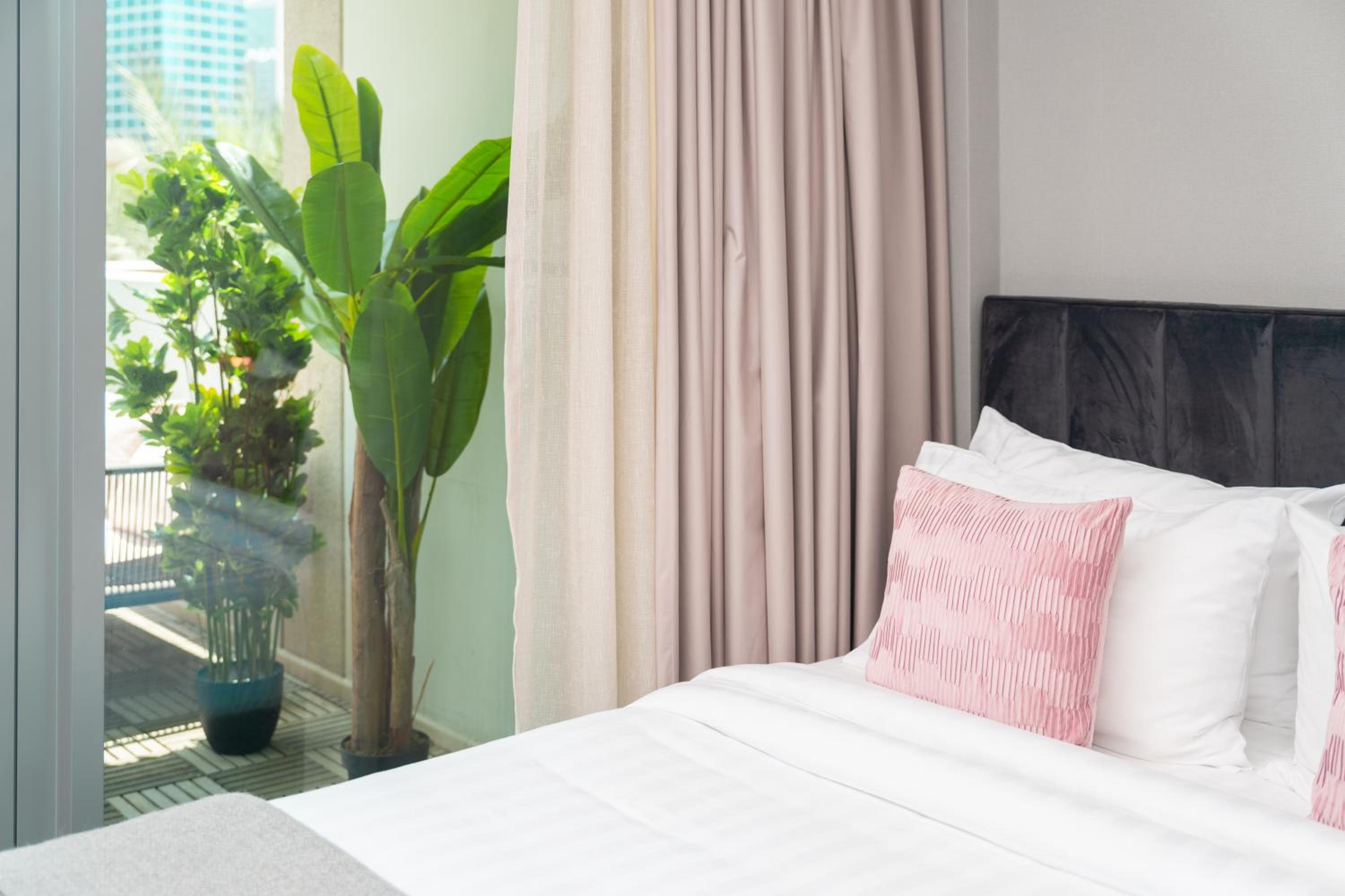 Prime Retreats - 29 Emaar Boulevard Downtown Dubai