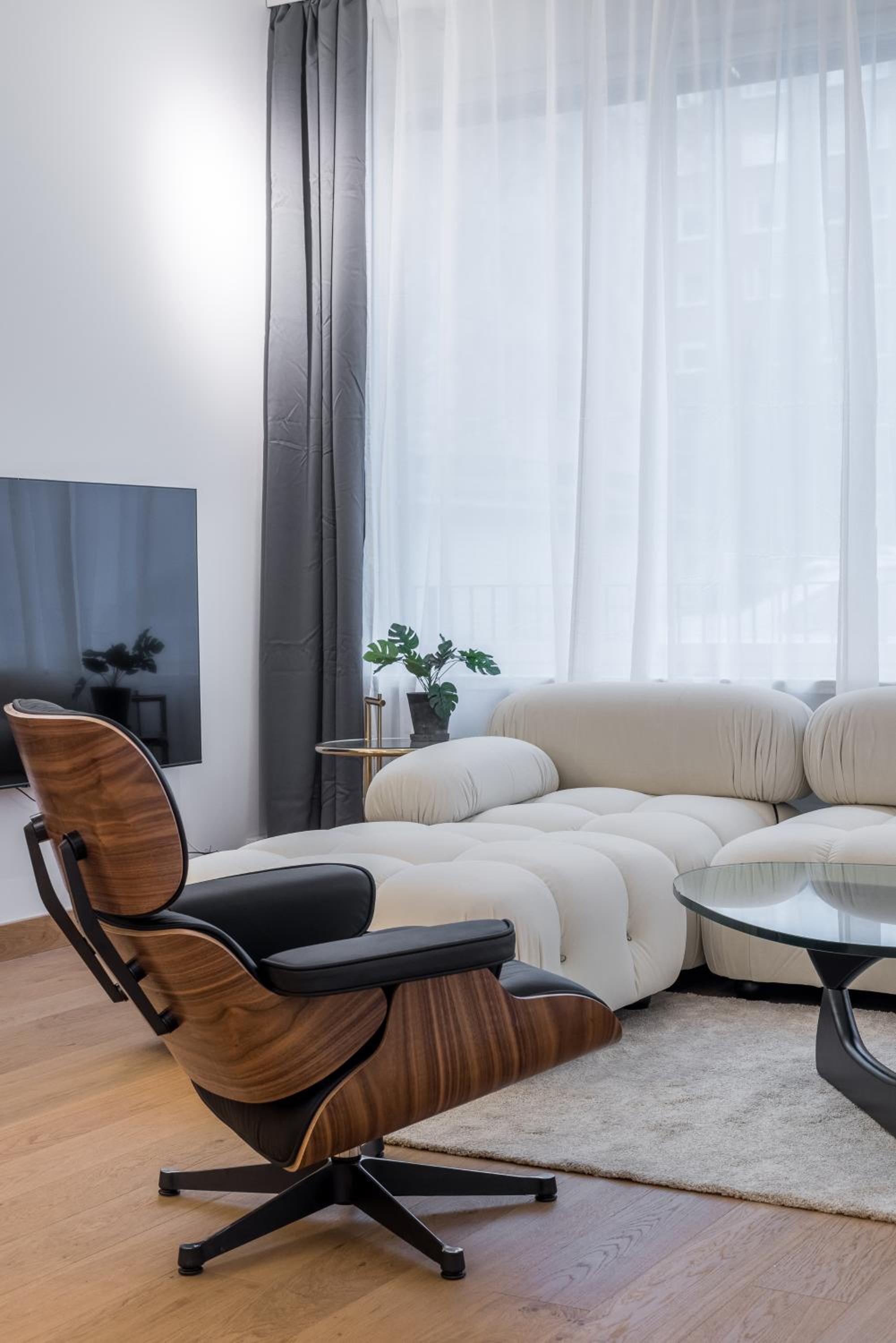 Hotel Scandinavian Design Townhouse with Private Sauna - Image 1