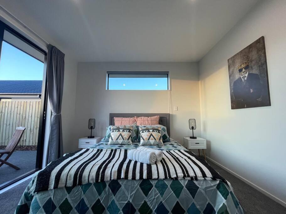 Luxury Brand New 4 Bedroom Family Retreat view 4