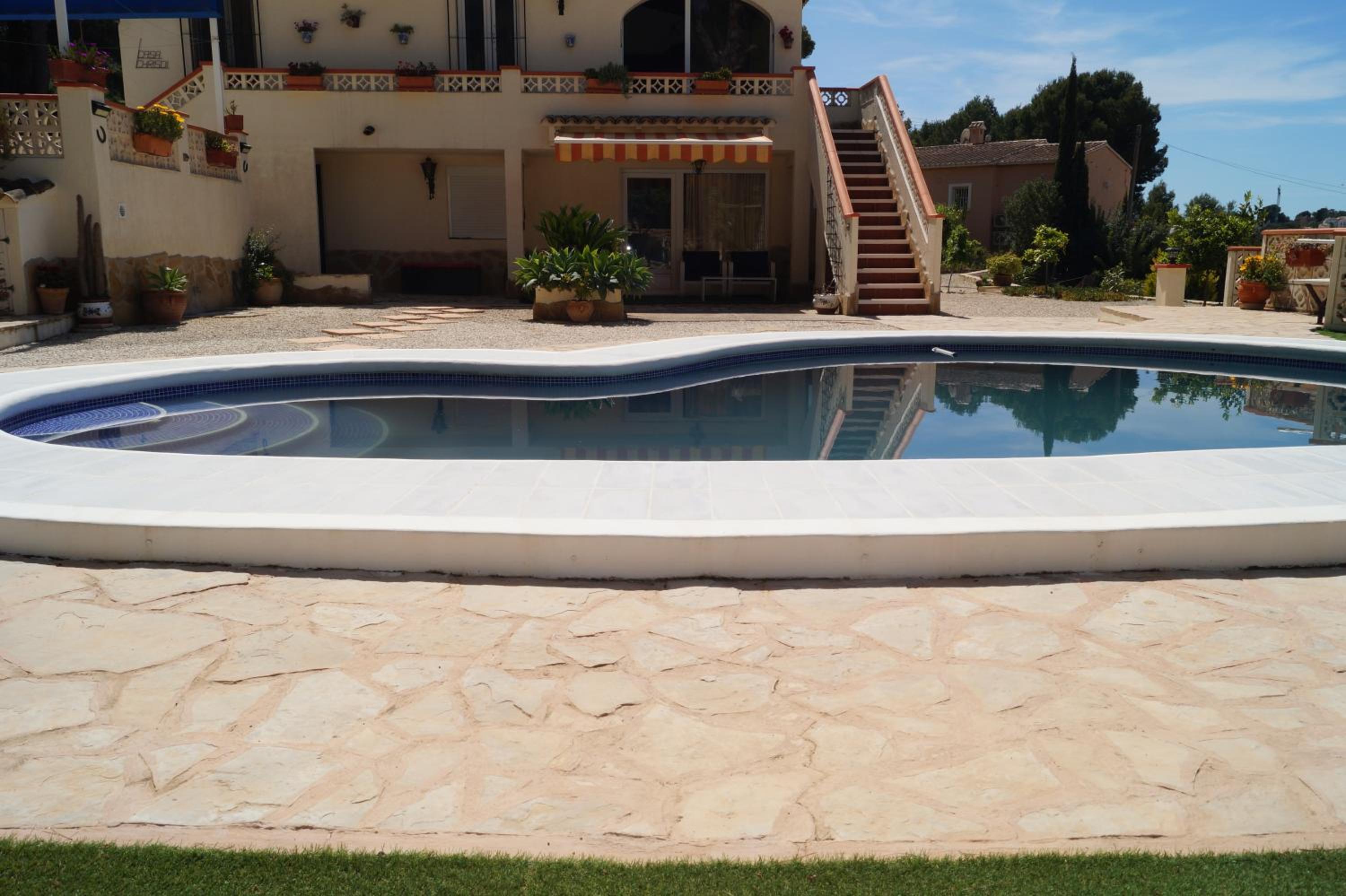 Private/separate floor apartment in a villa near beach