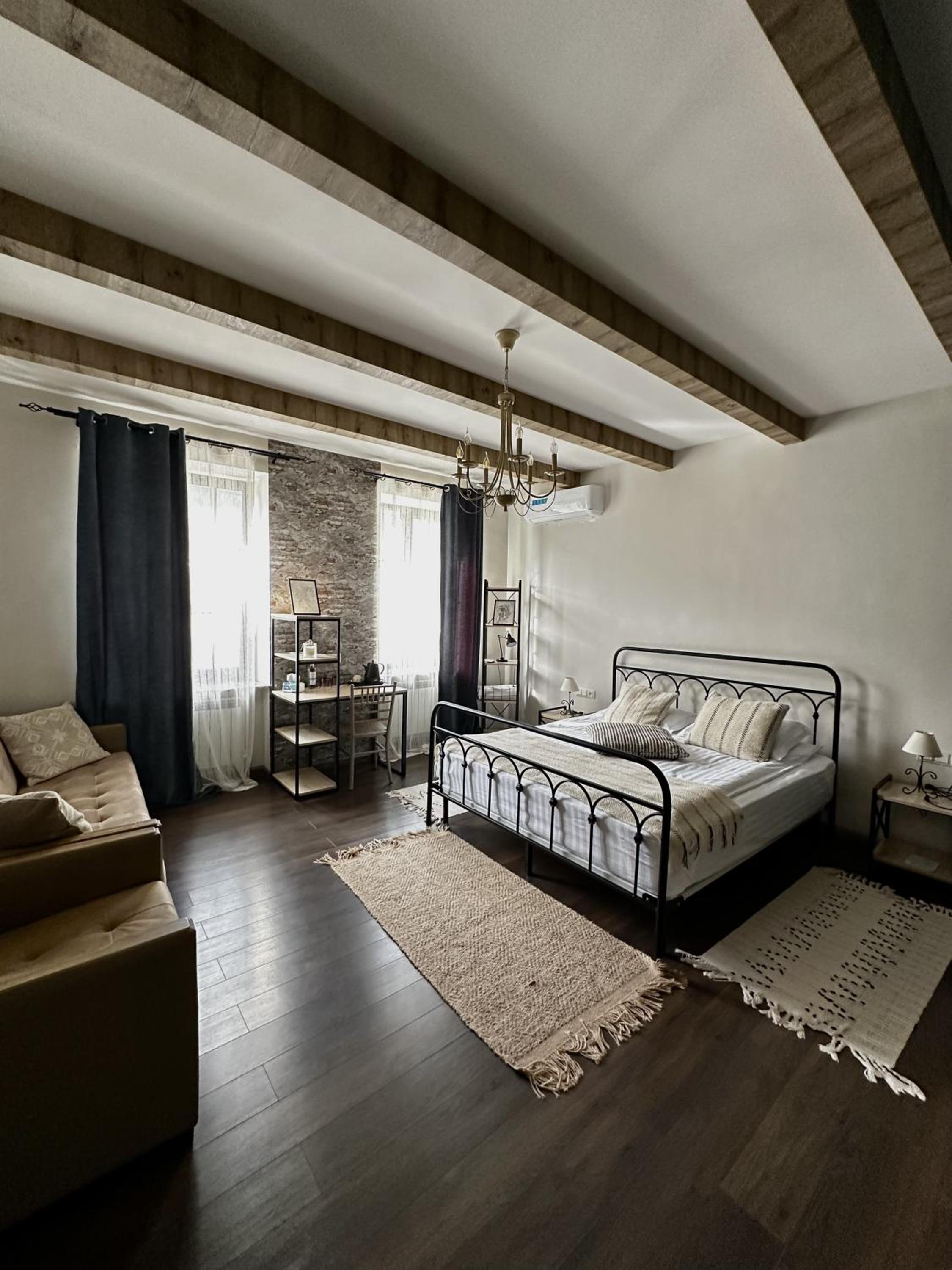 REDROOF Goris Boutique Hotel