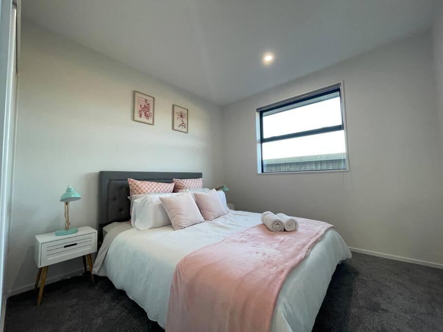 Luxury Brand New 4 Bedroom Family Retreat view 3