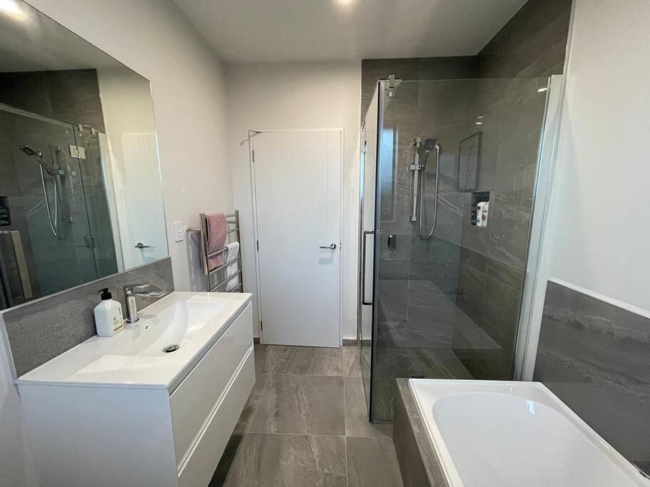 Luxury Brand New 4 Bedroom Family Retreat view 2