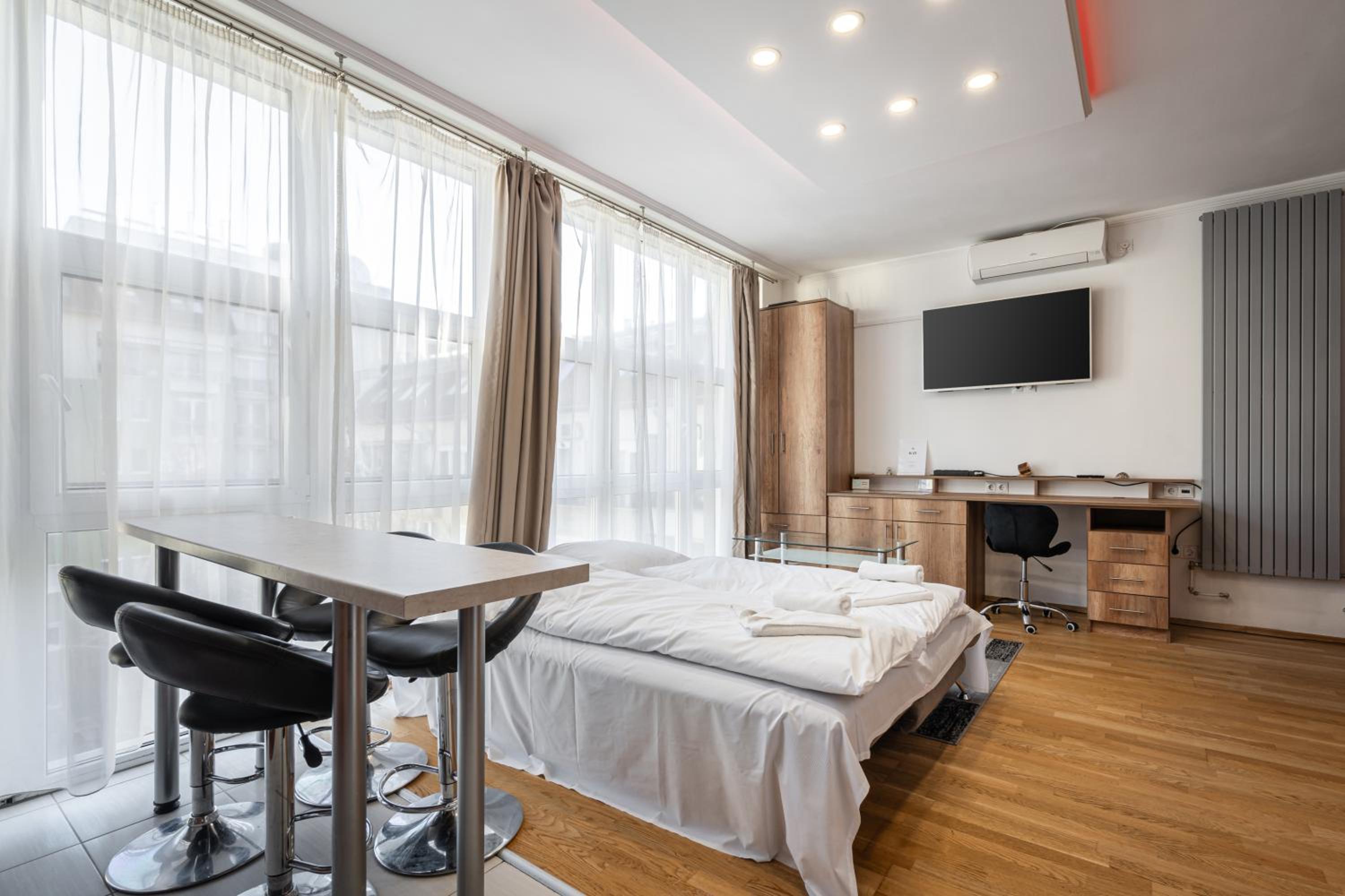 Eclipse Elegance Apartment