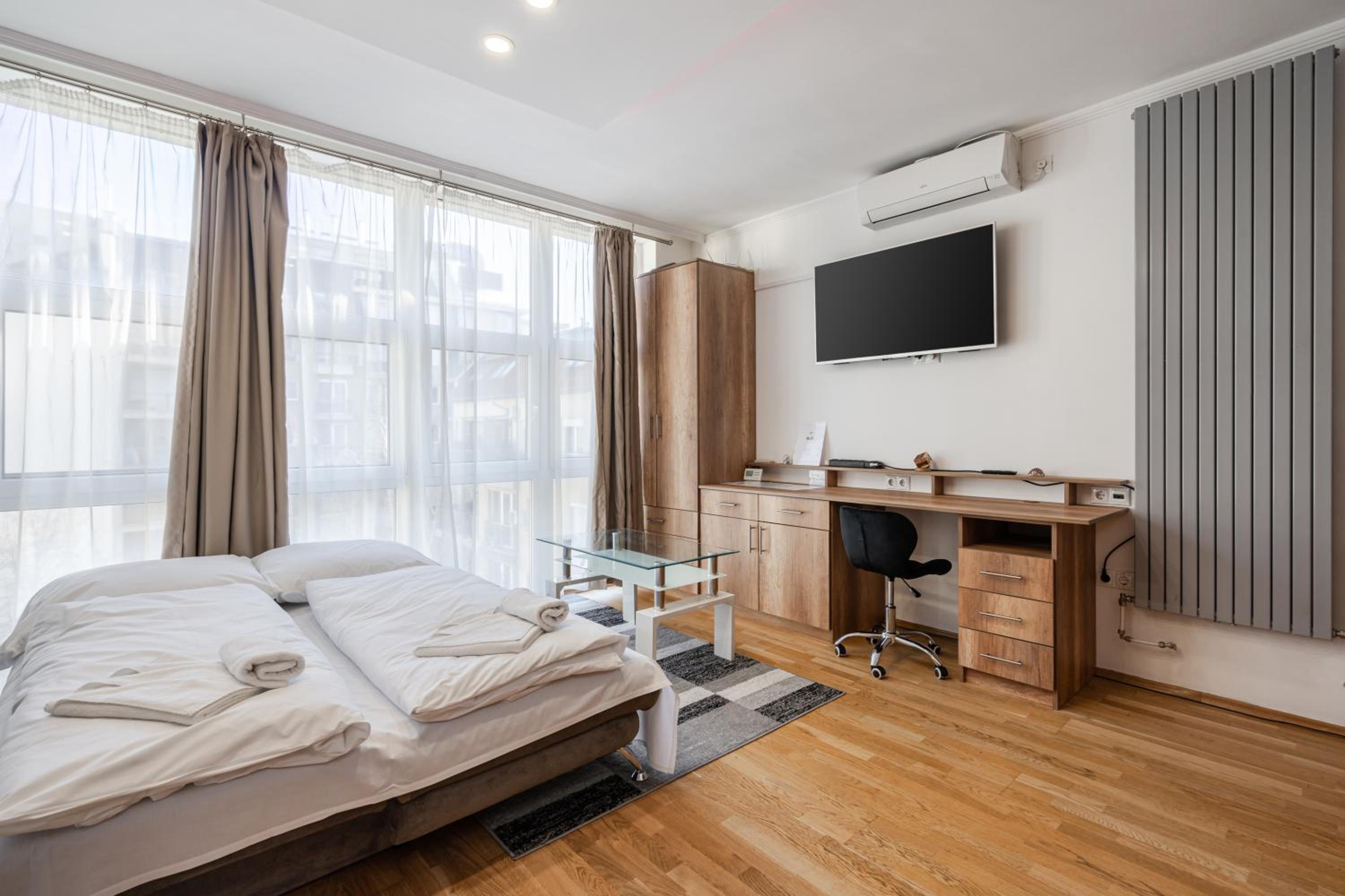 Eclipse Elegance Apartment