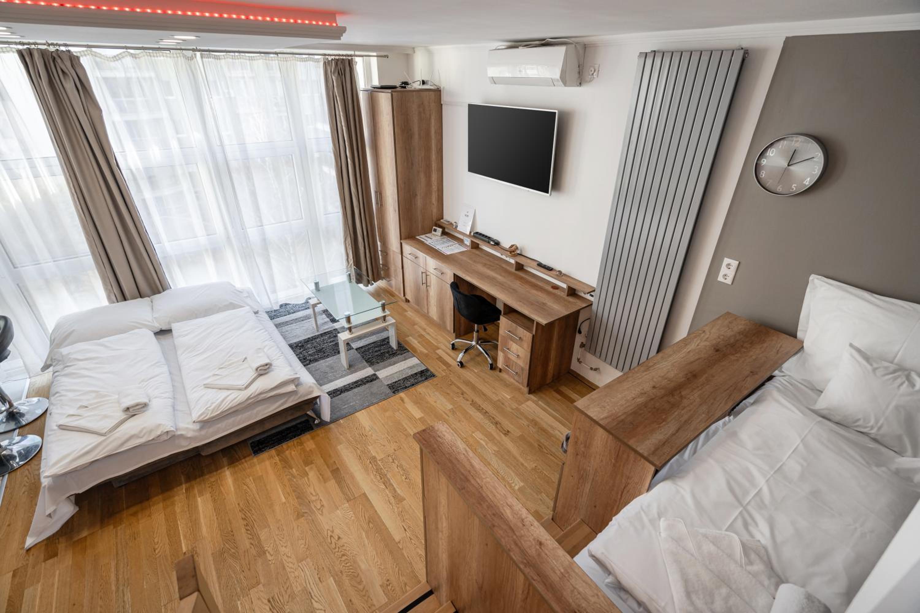 Eclipse Elegance Apartment