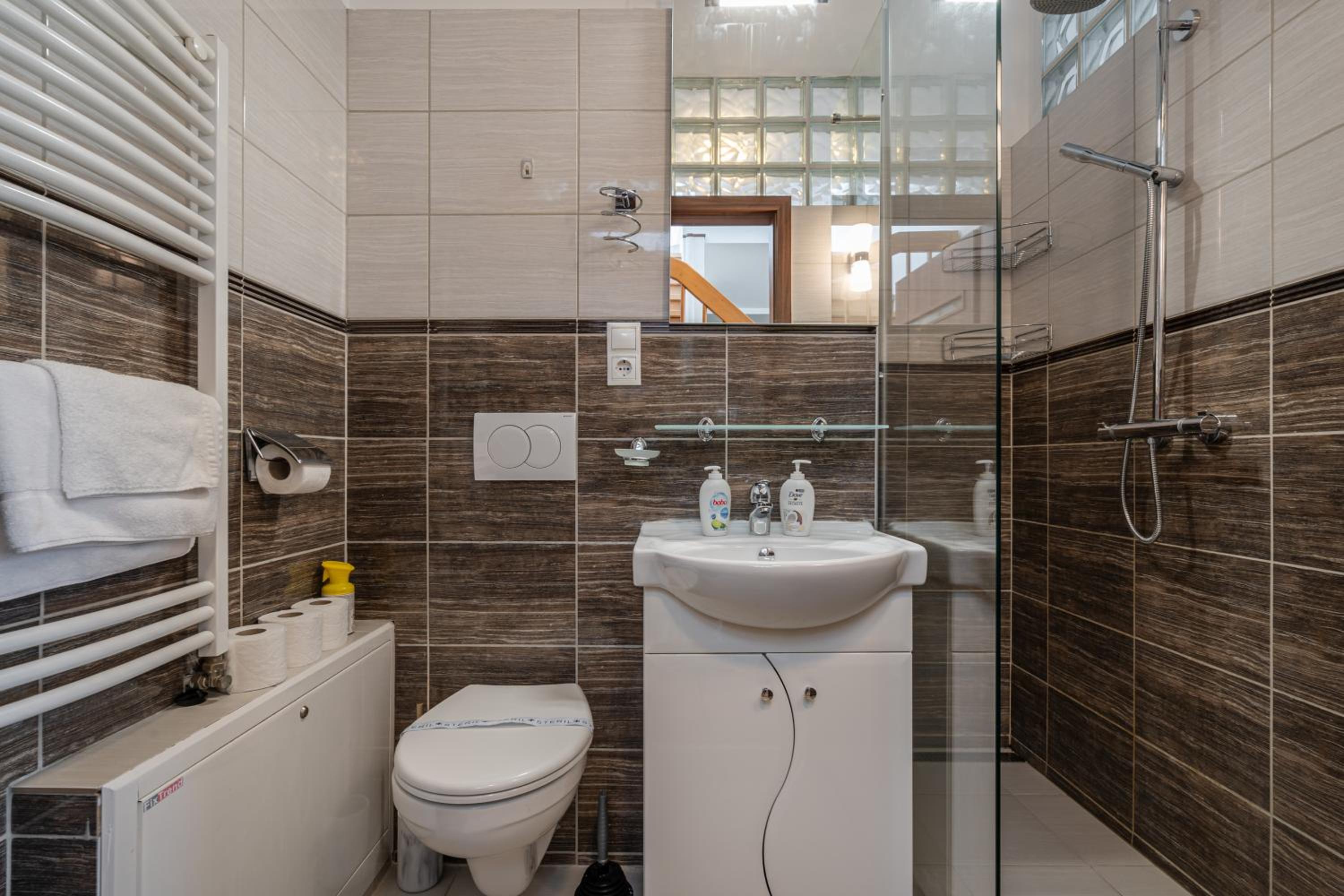 Eclipse Elegance Apartment